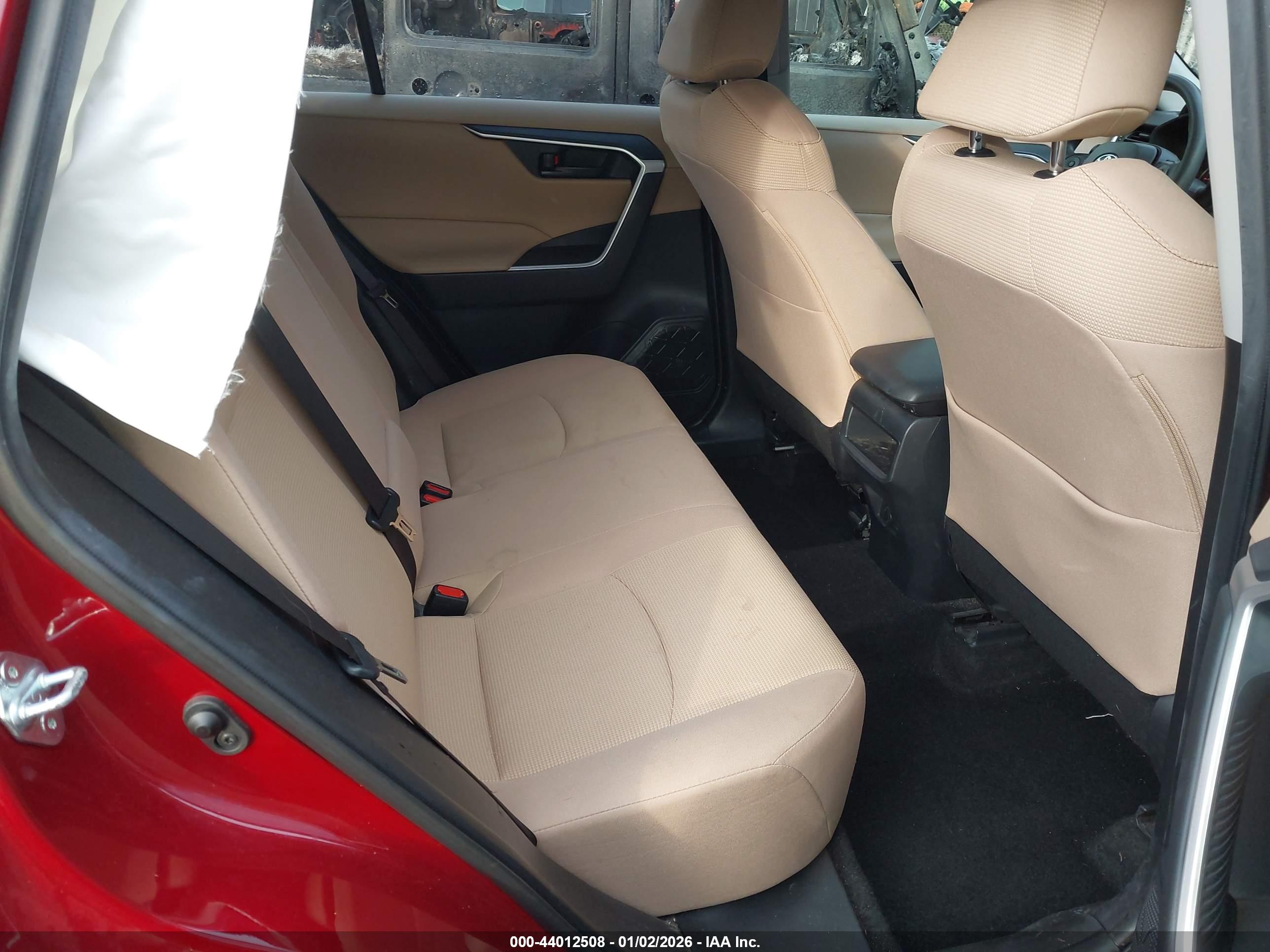 TOYOTA RAV4 image 8