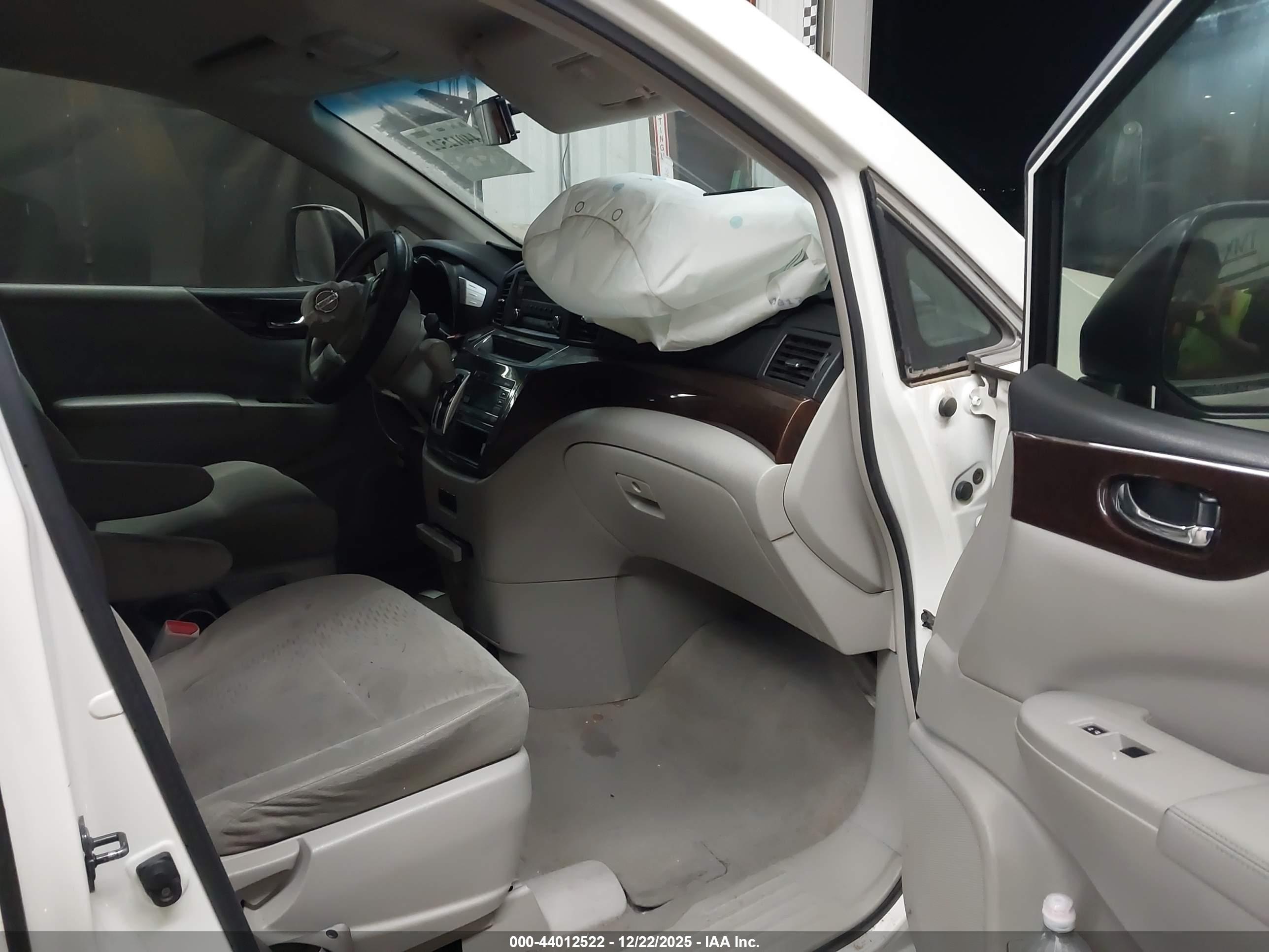 NISSAN QUEST image 5