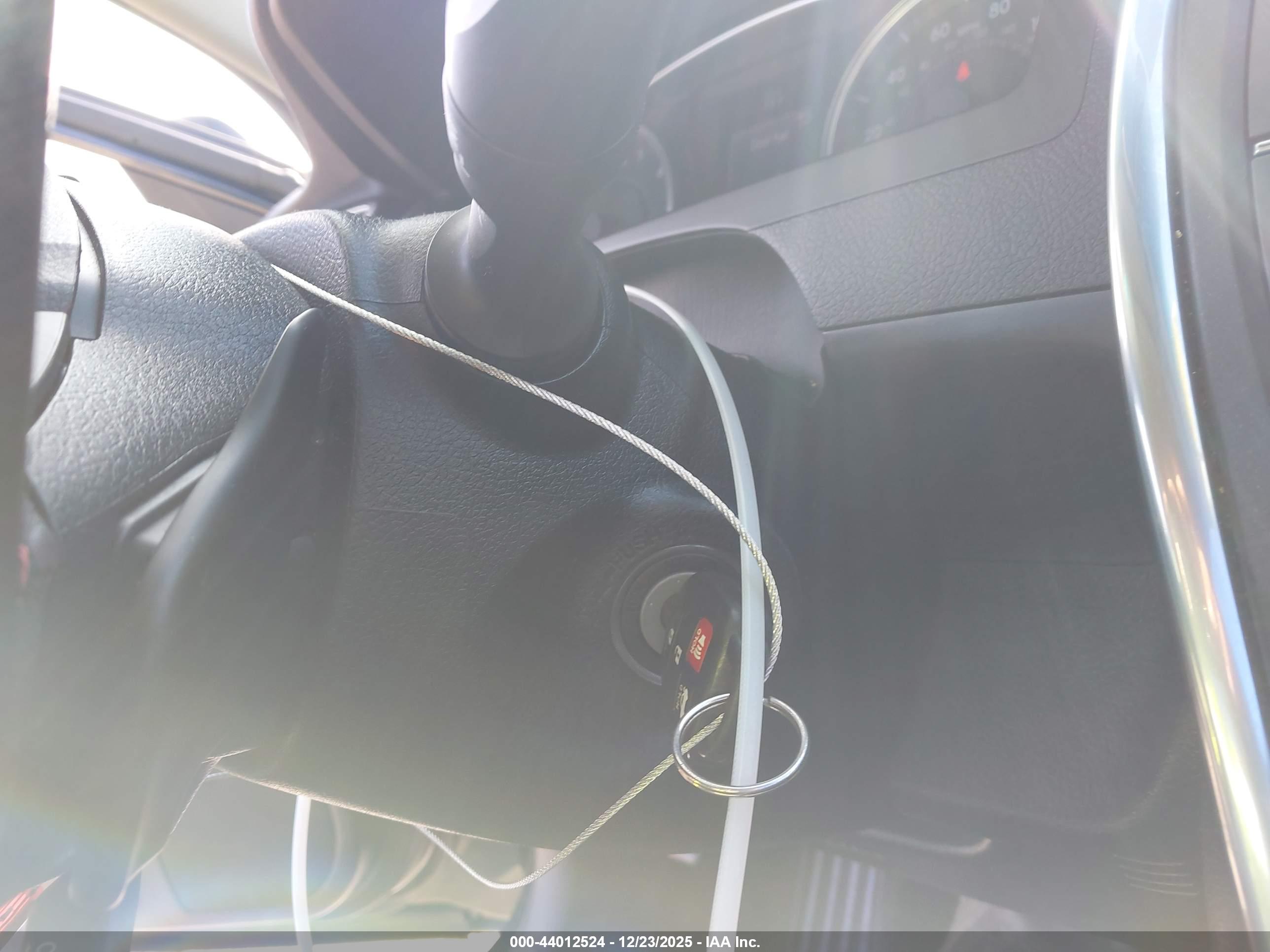TOYOTA CAMRY image 11