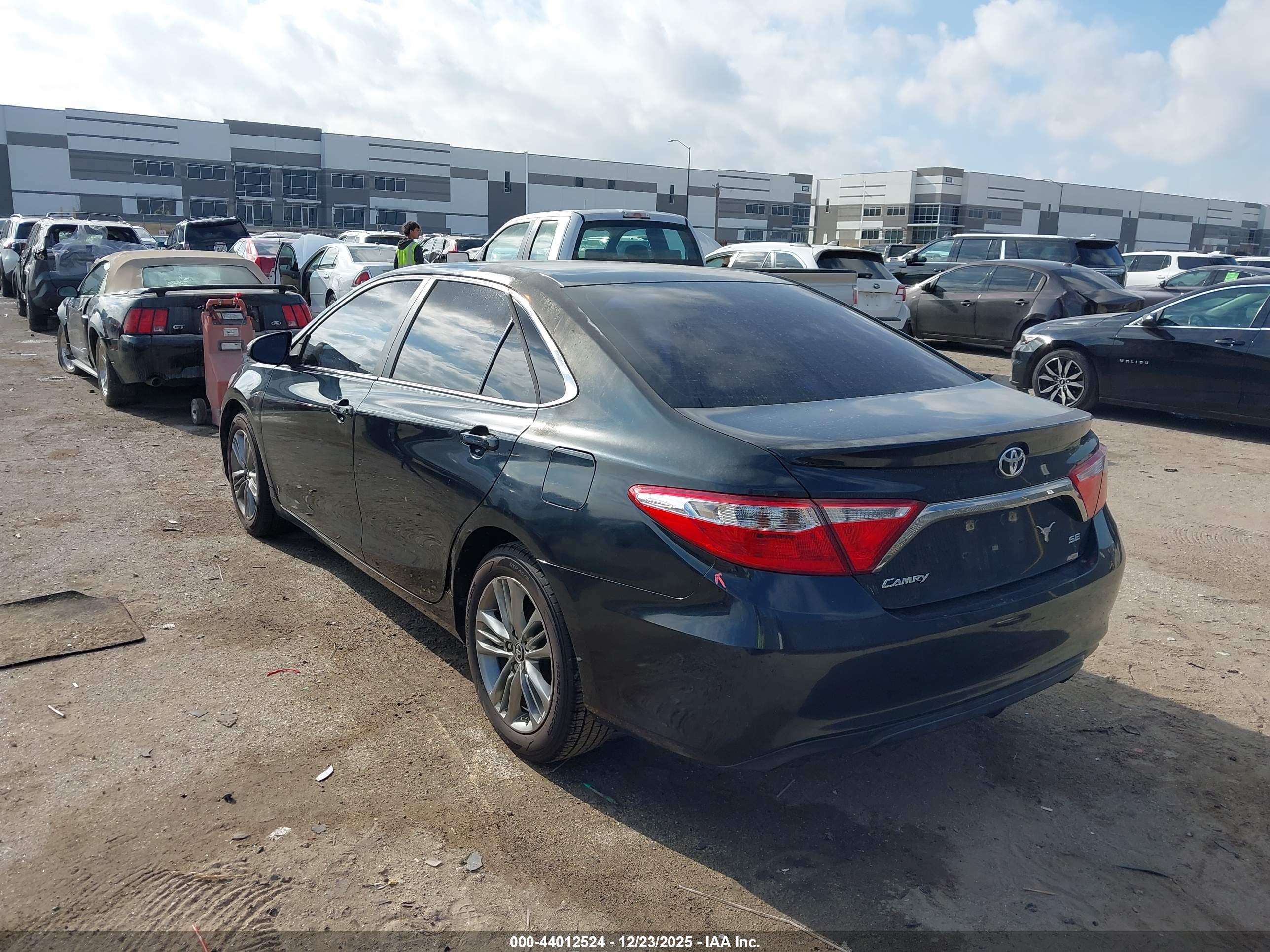 TOYOTA CAMRY image 3