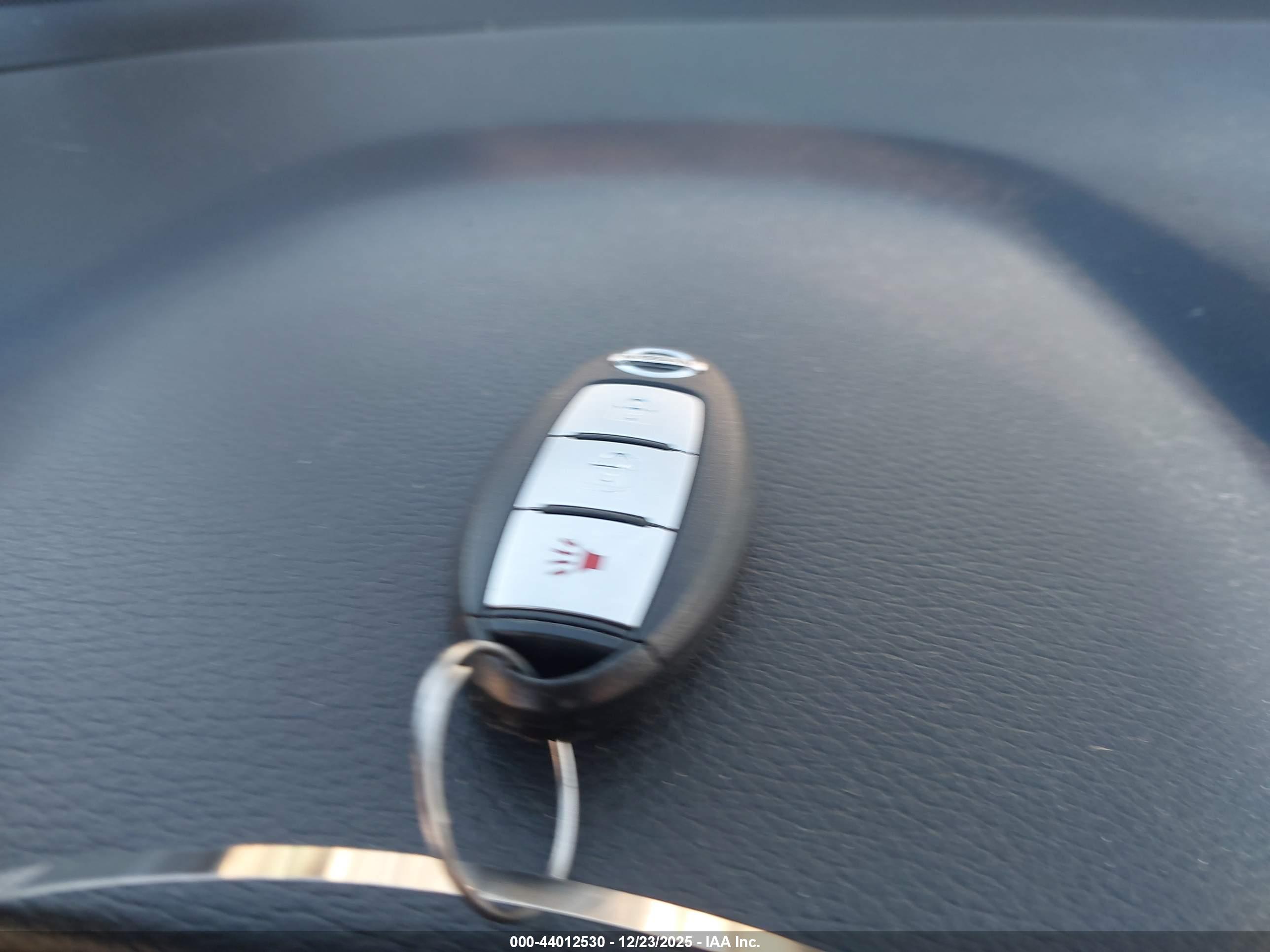 NISSAN ROGUE image 11