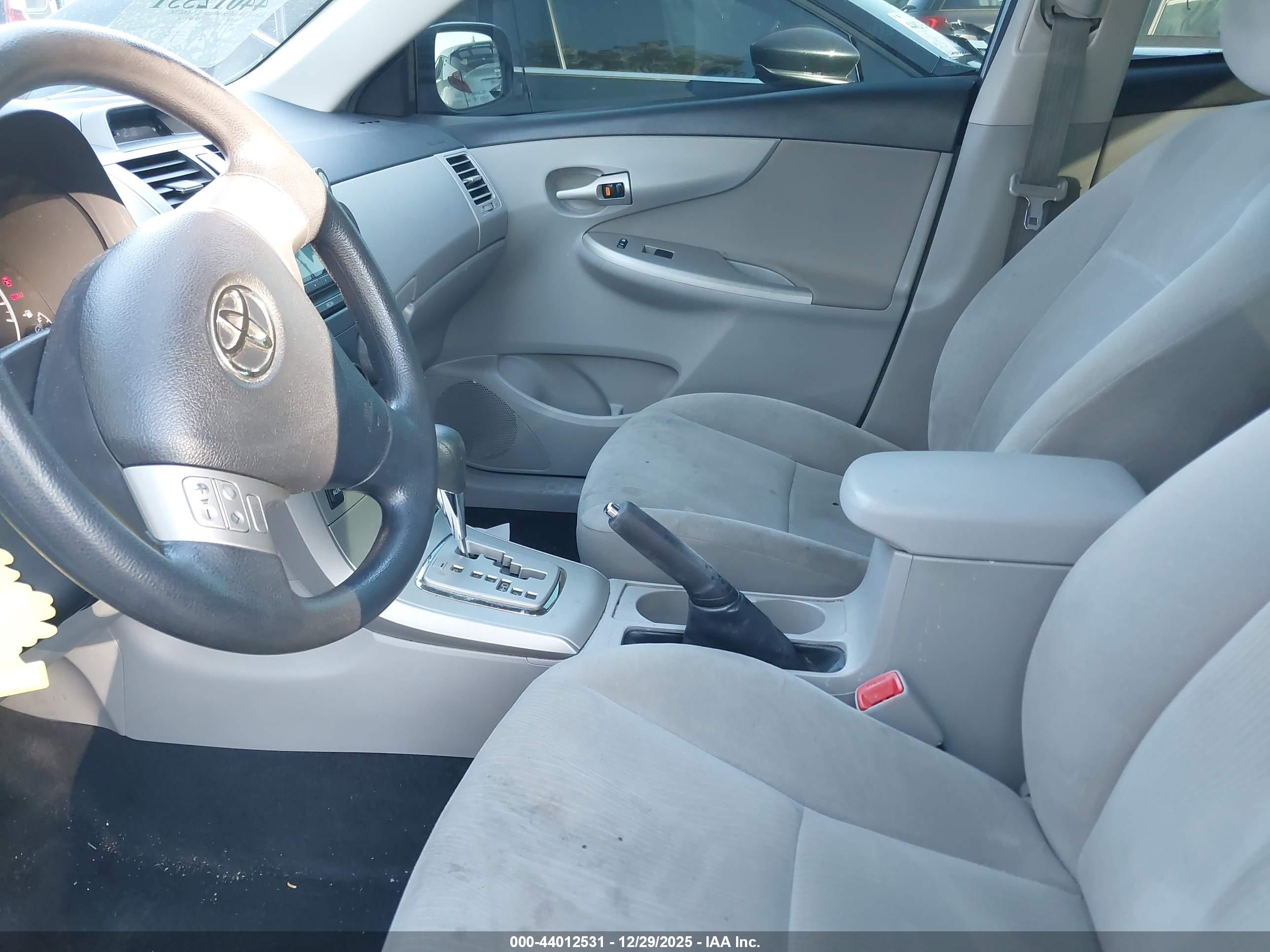 TOYOTA COROLLA image 5