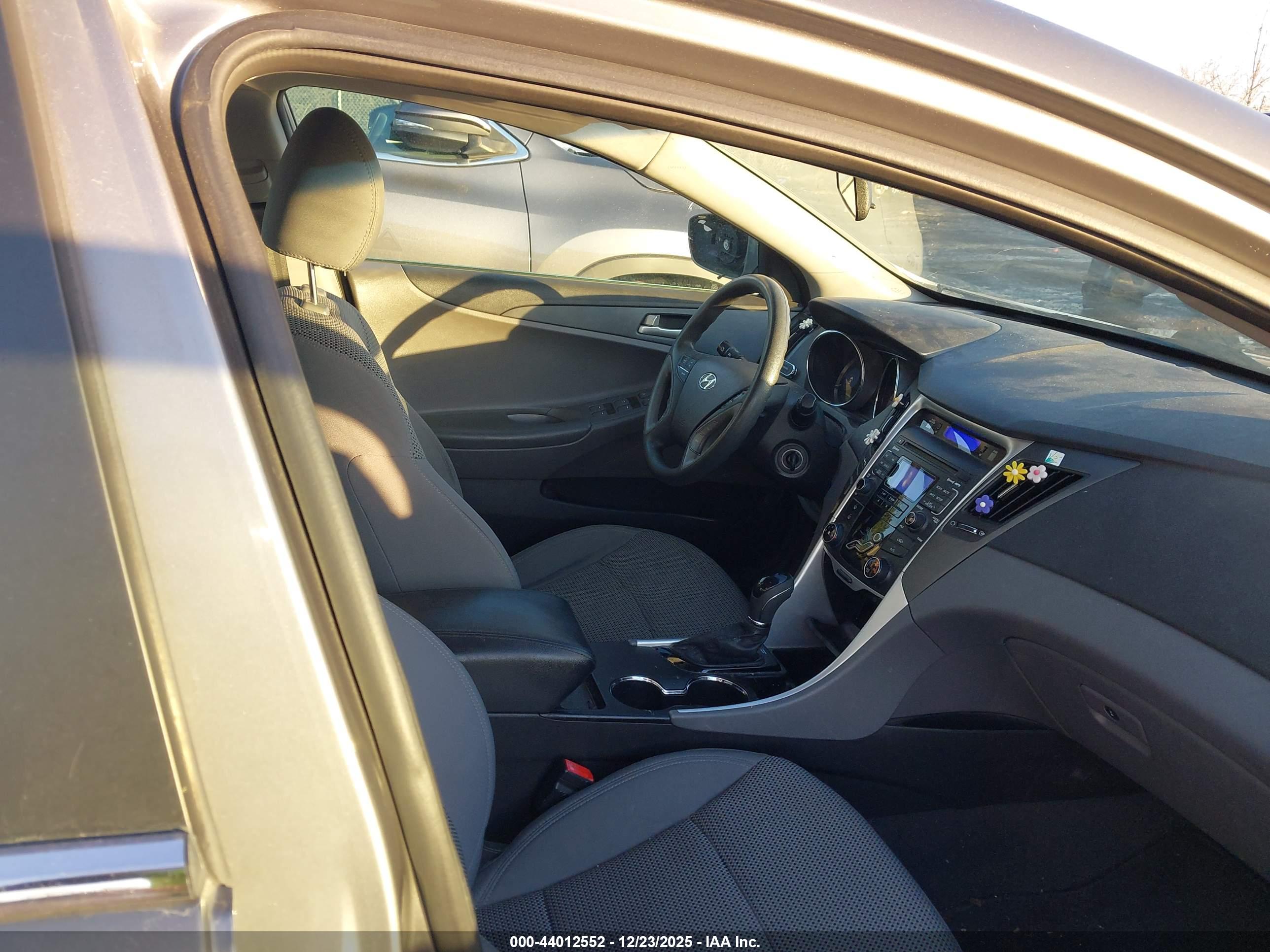 HYUNDAI SONATA image 5