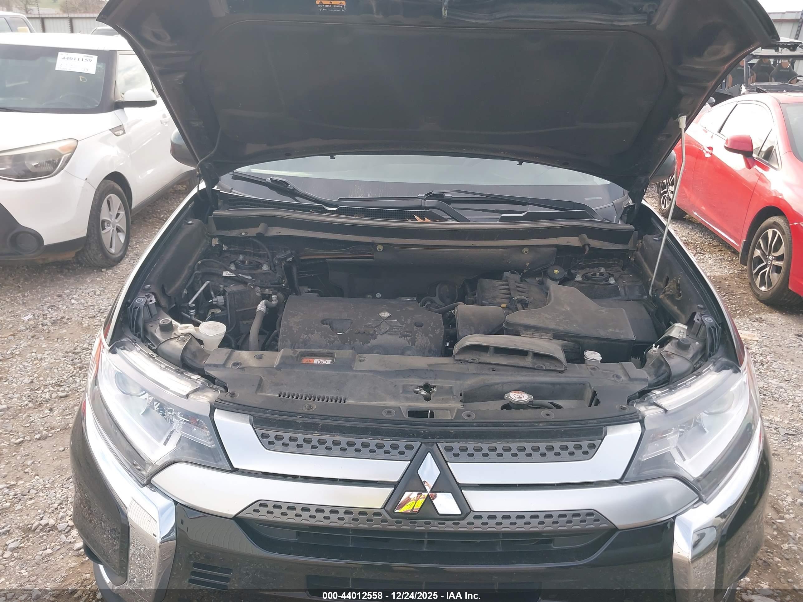 MITSUBISHI OUTLANDER image 10