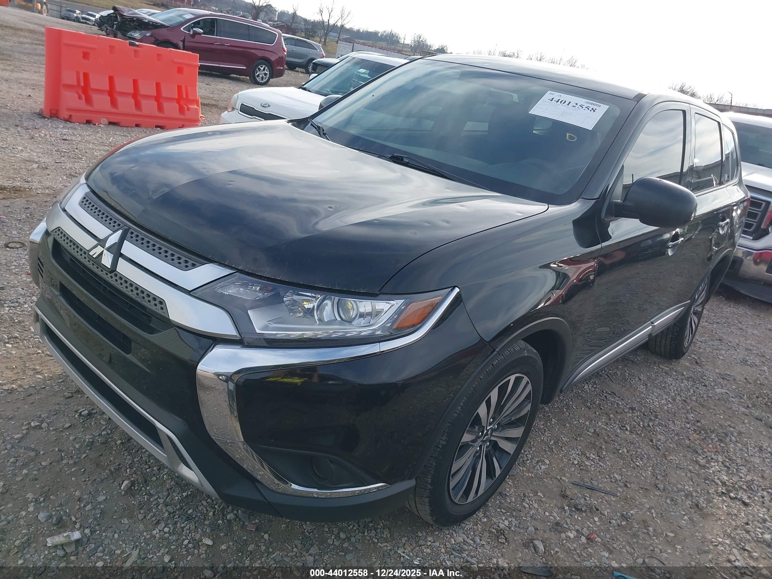 MITSUBISHI OUTLANDER image 2
