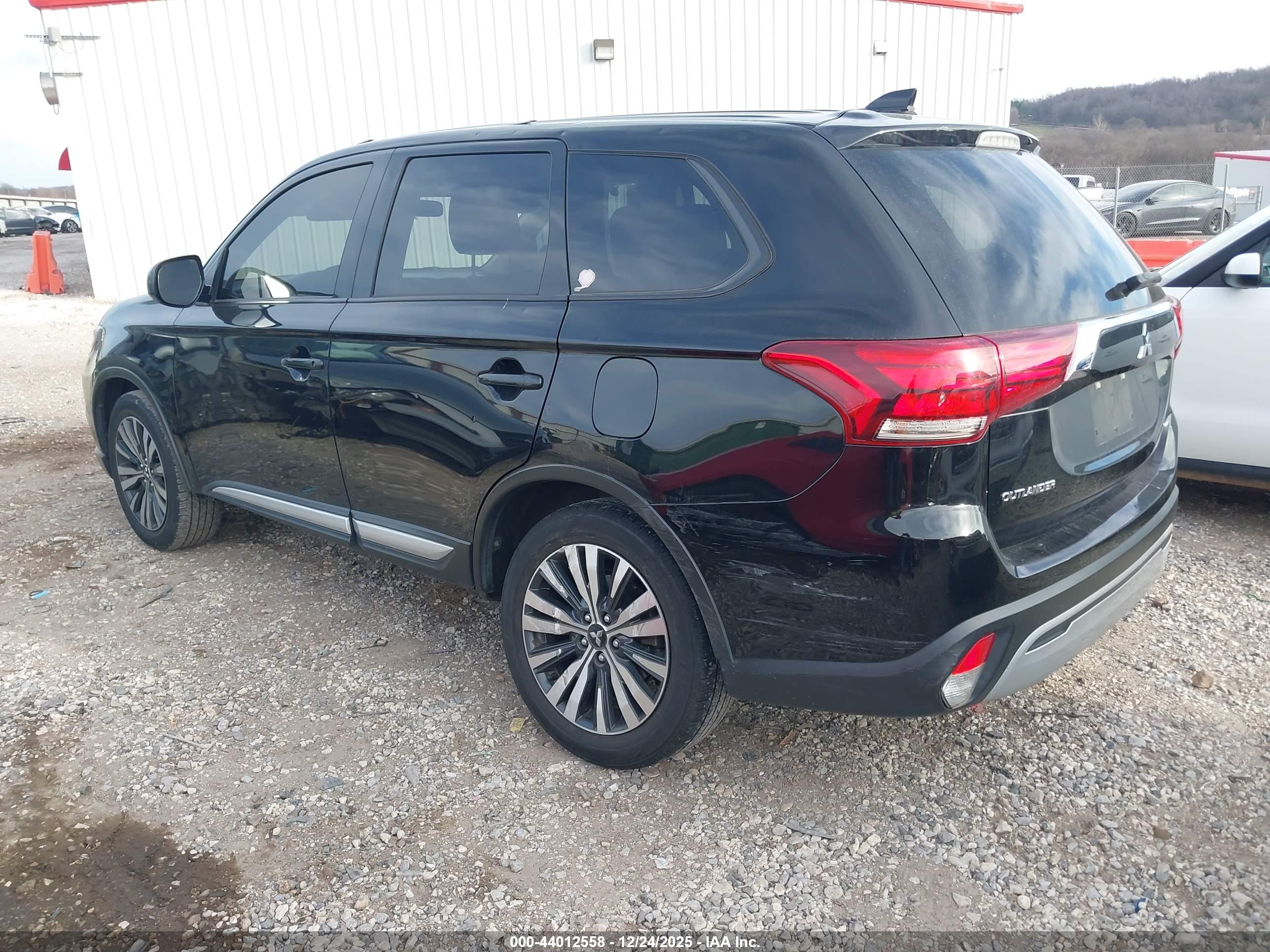 MITSUBISHI OUTLANDER image 3