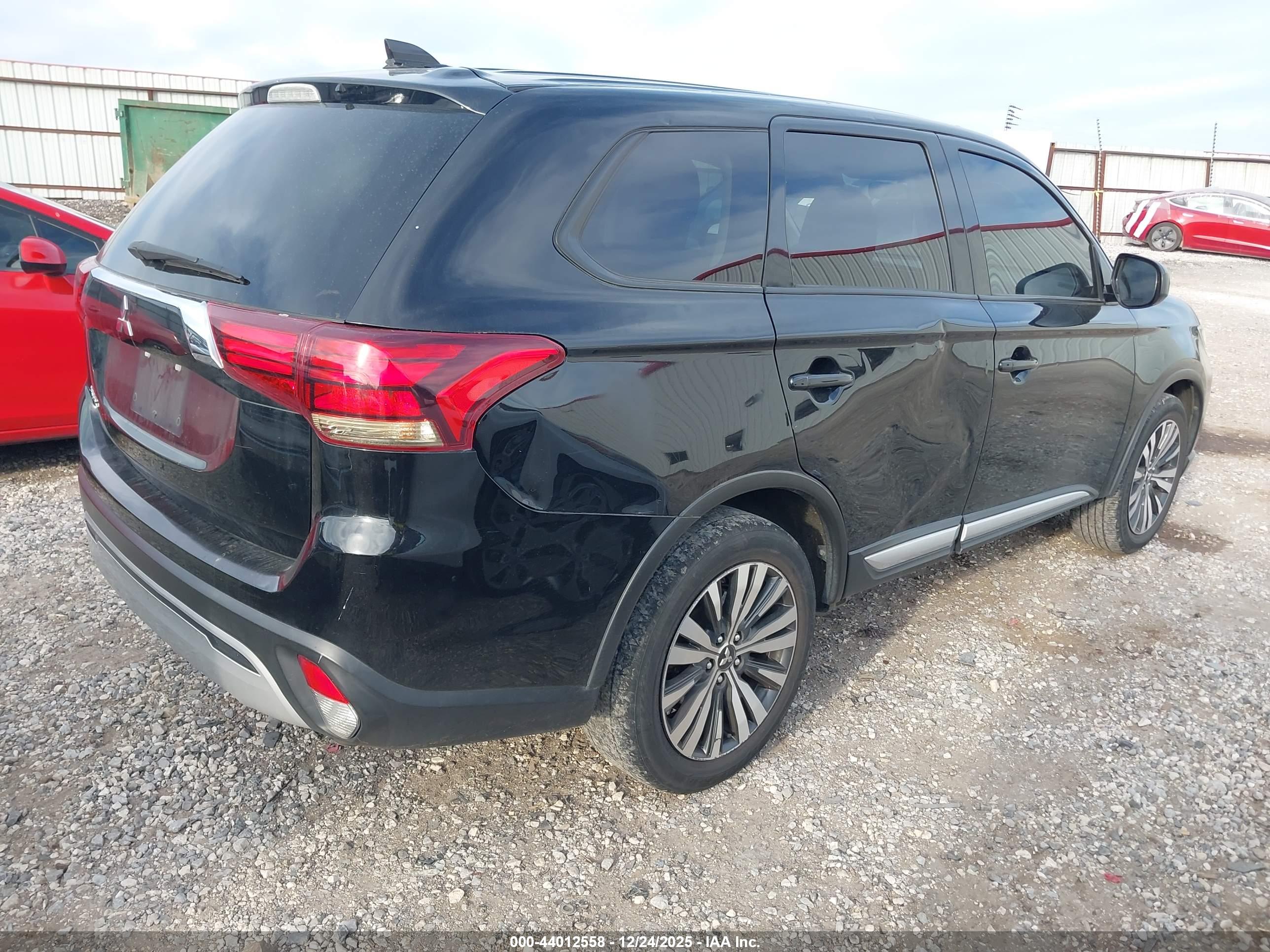 MITSUBISHI OUTLANDER image 4