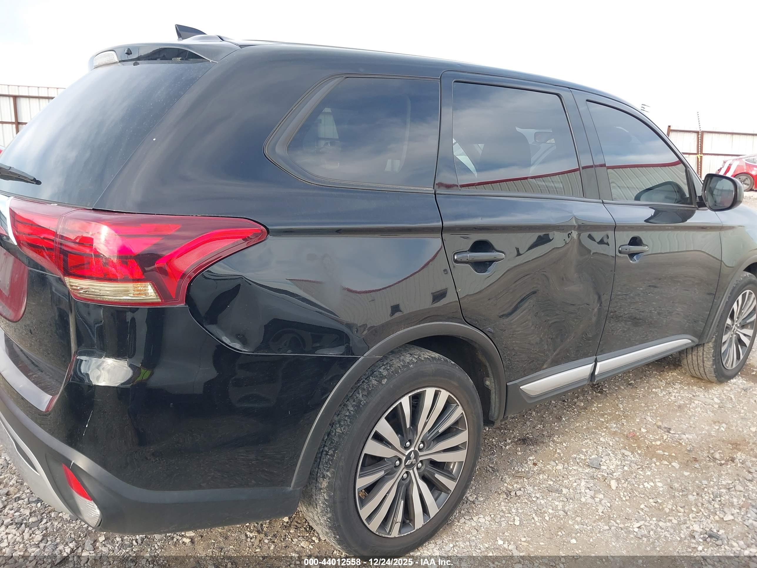 MITSUBISHI OUTLANDER image 6