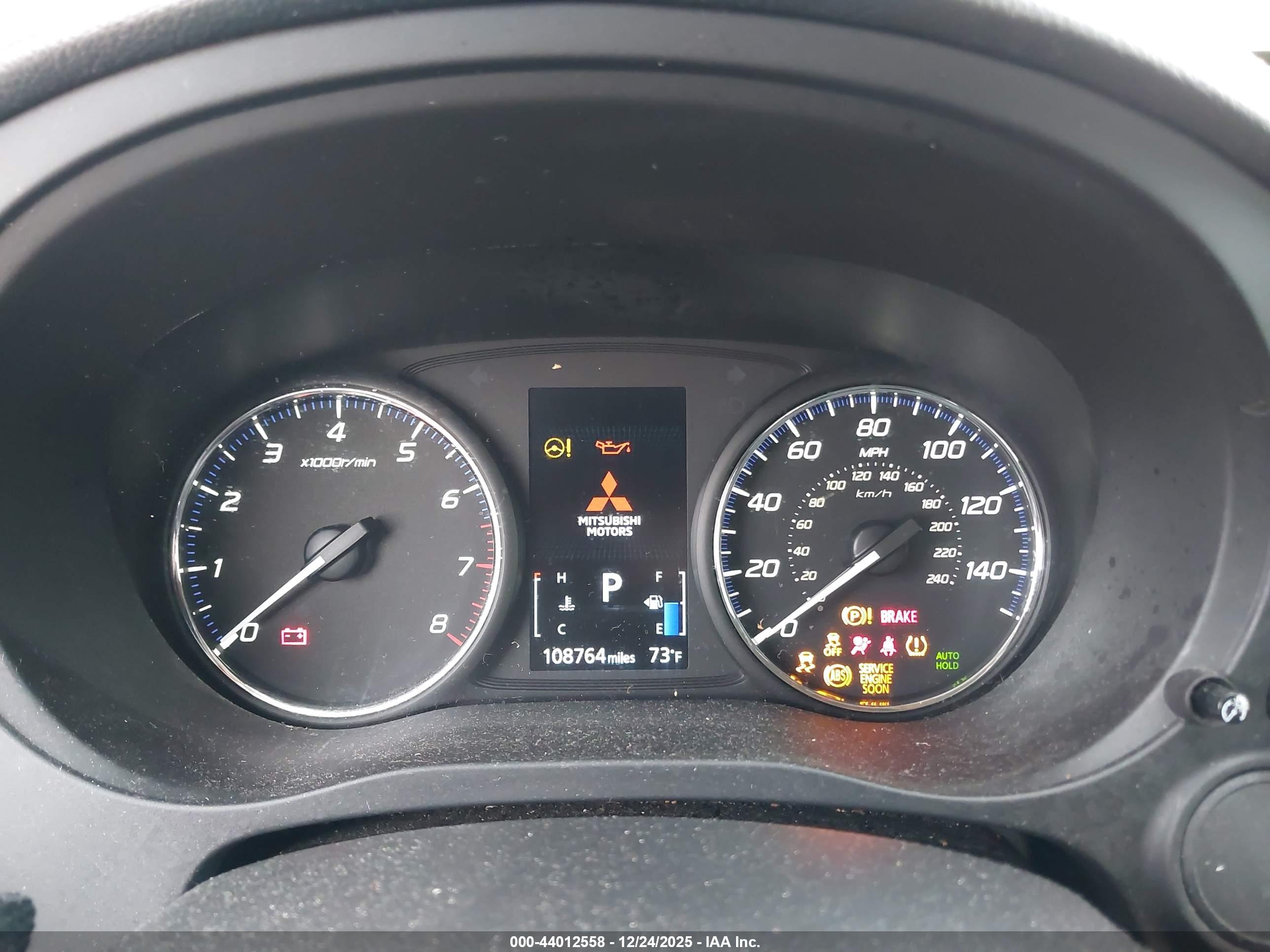 MITSUBISHI OUTLANDER image 7