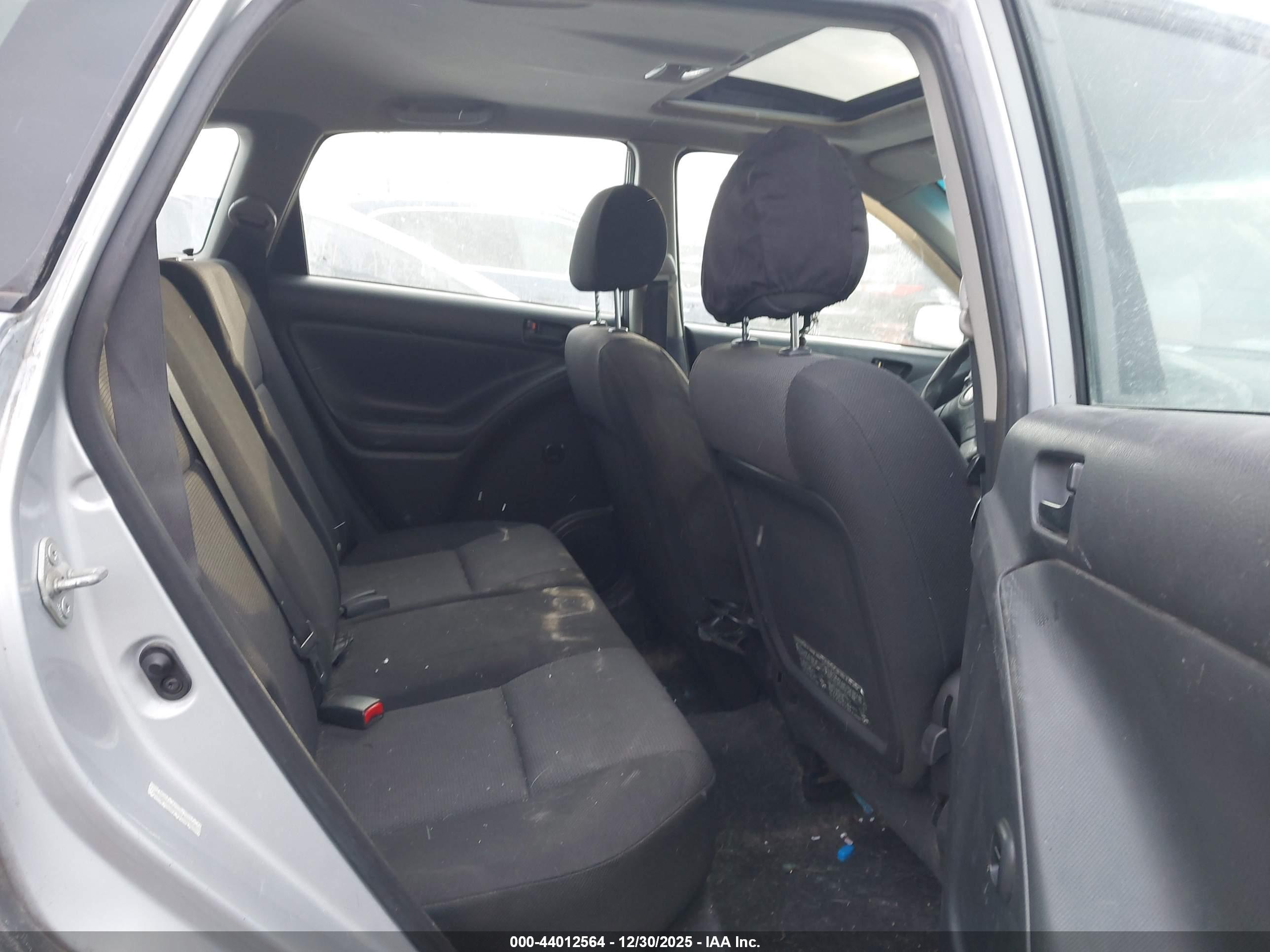 PONTIAC VIBE image 8