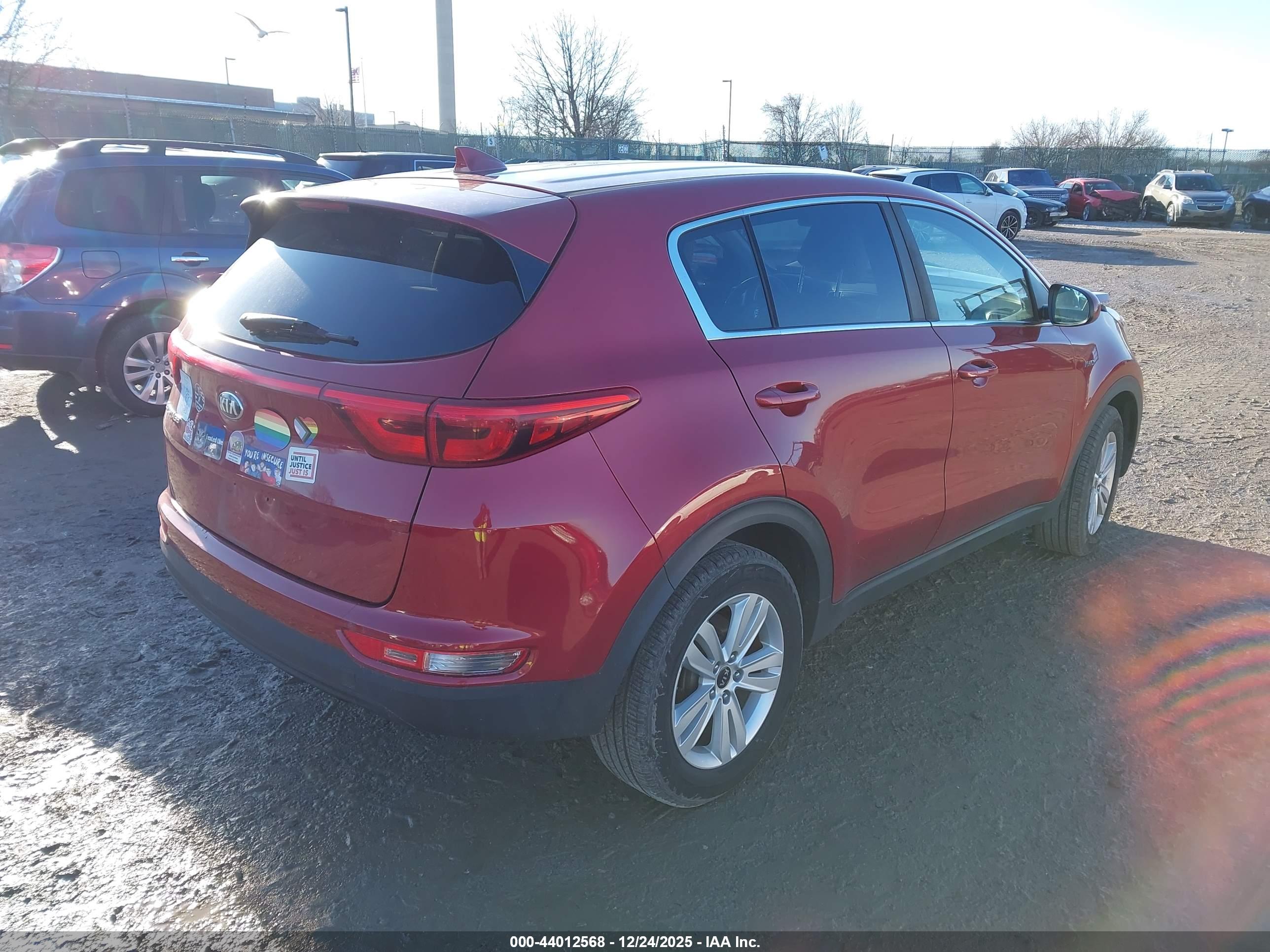 KIA SPORTAGE image 4