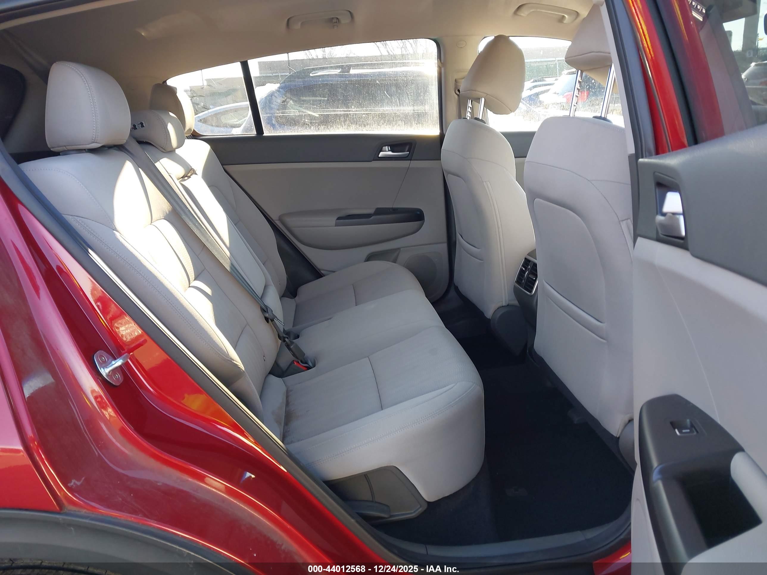 KIA SPORTAGE image 8