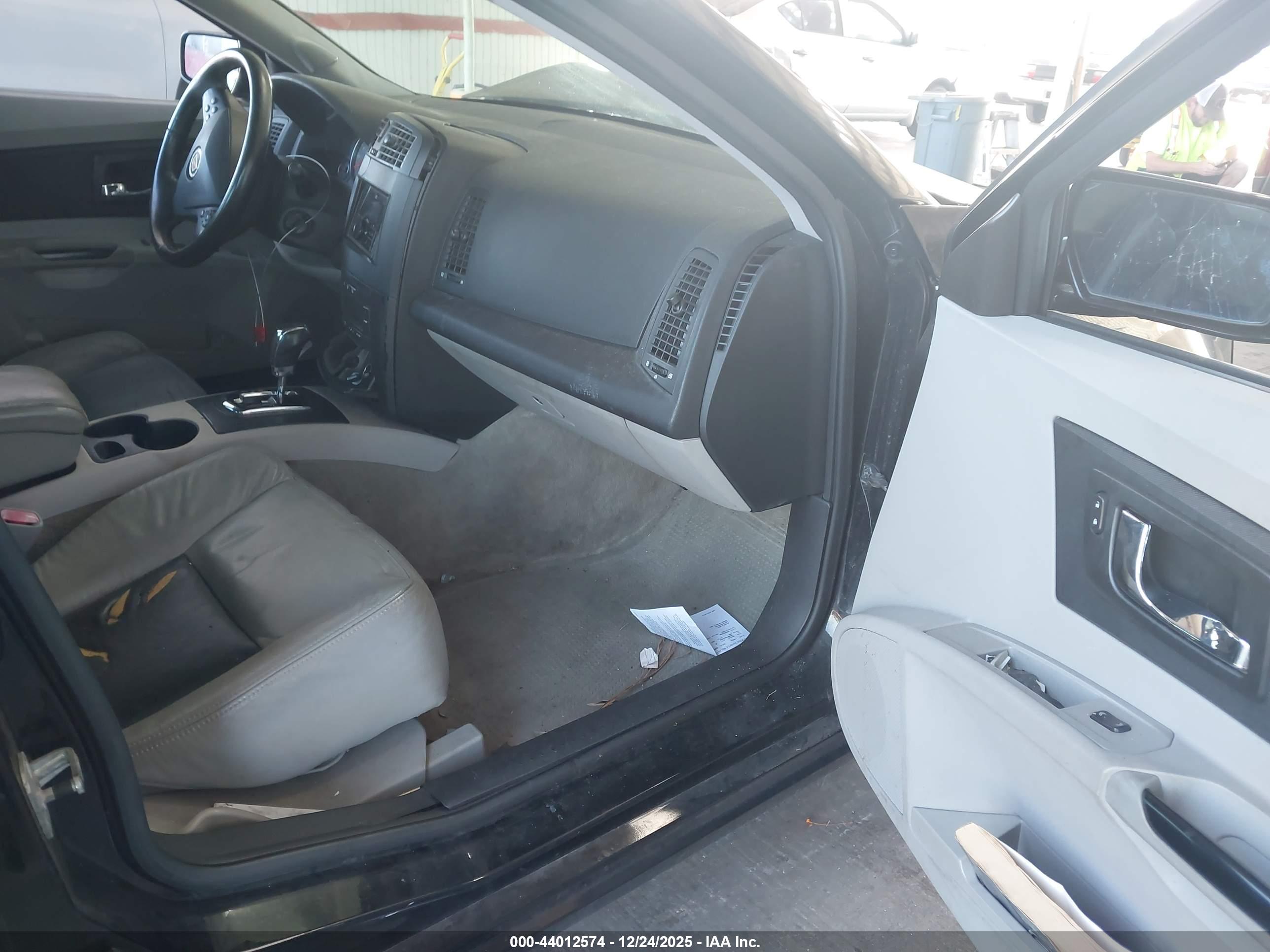 CADILLAC CTS image 5