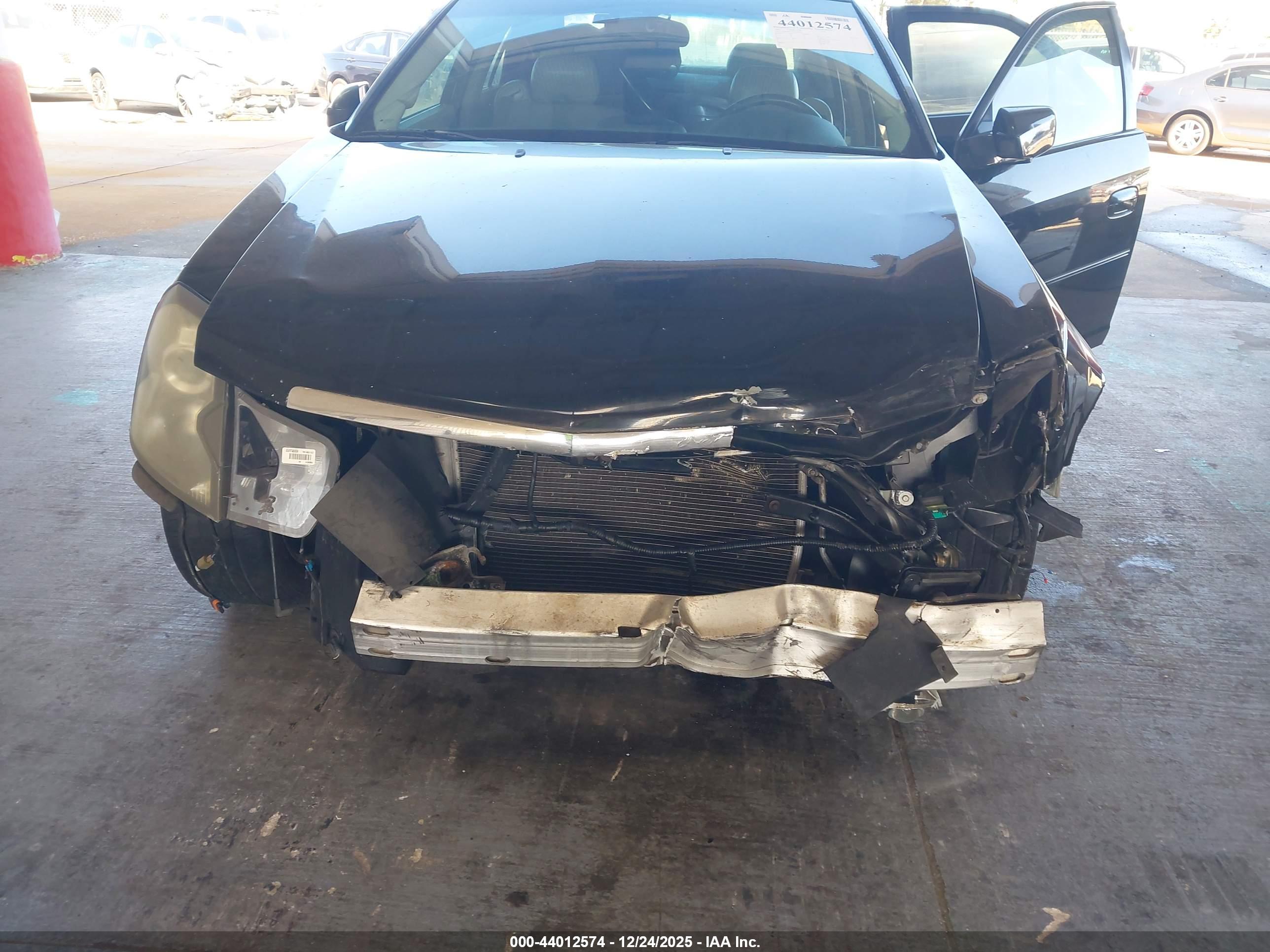 CADILLAC CTS image 6