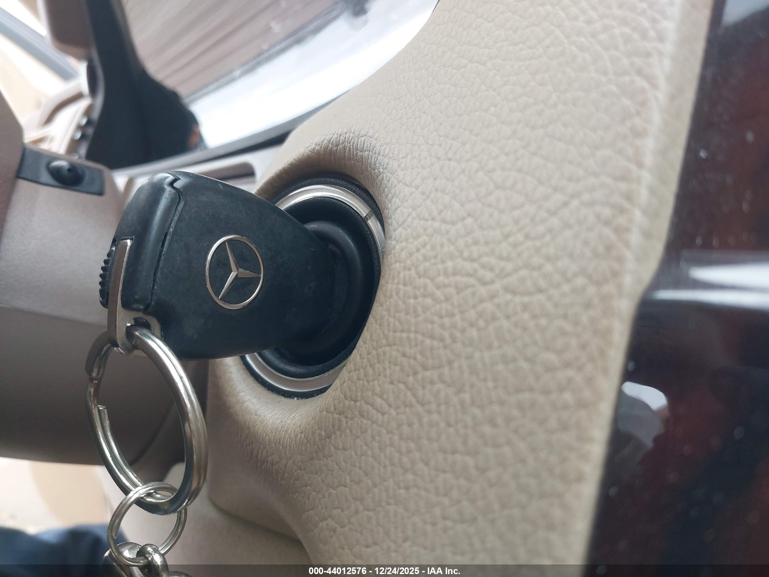 MERCEDES-BENZ E image 11