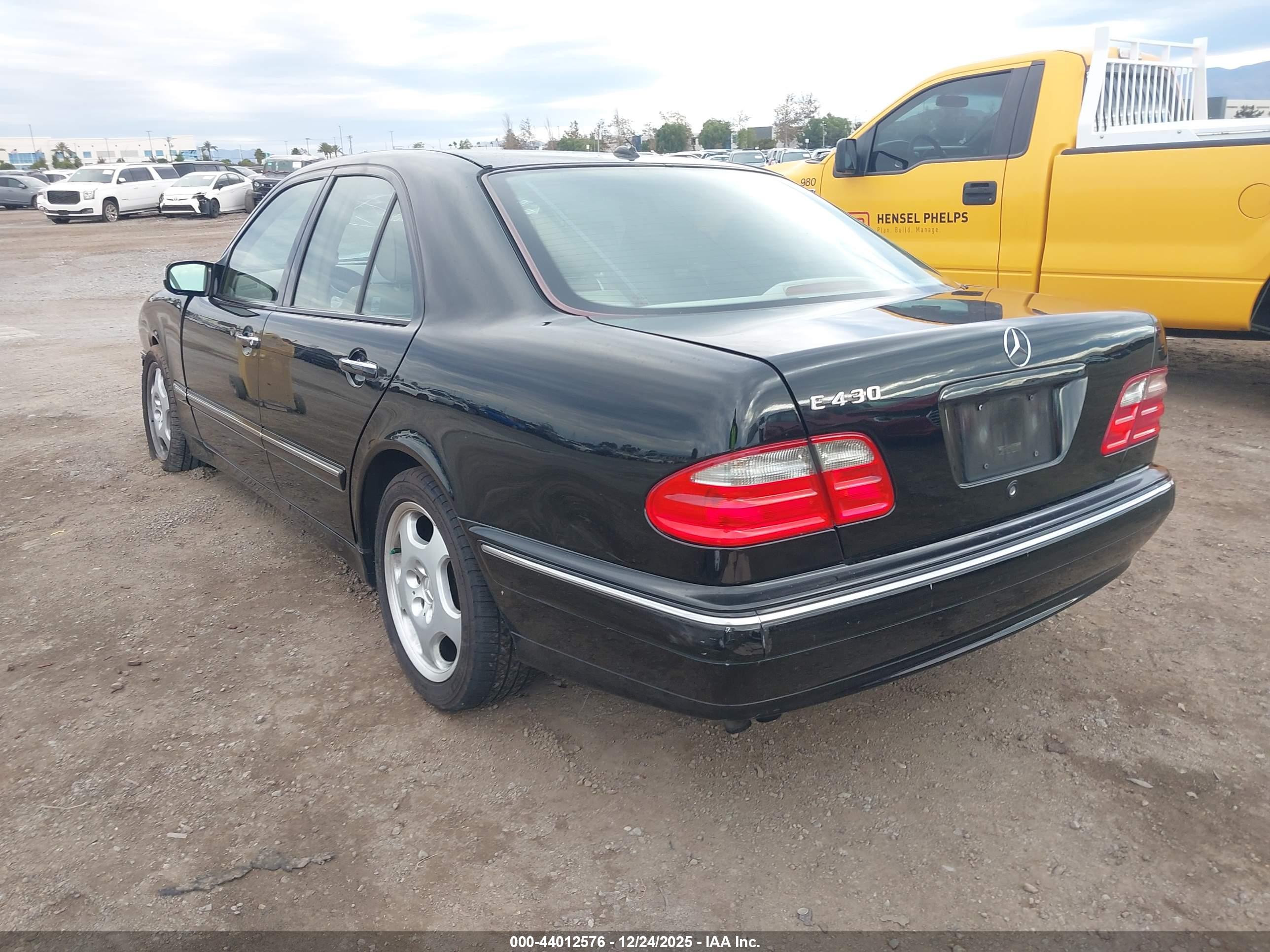 MERCEDES-BENZ E image 3