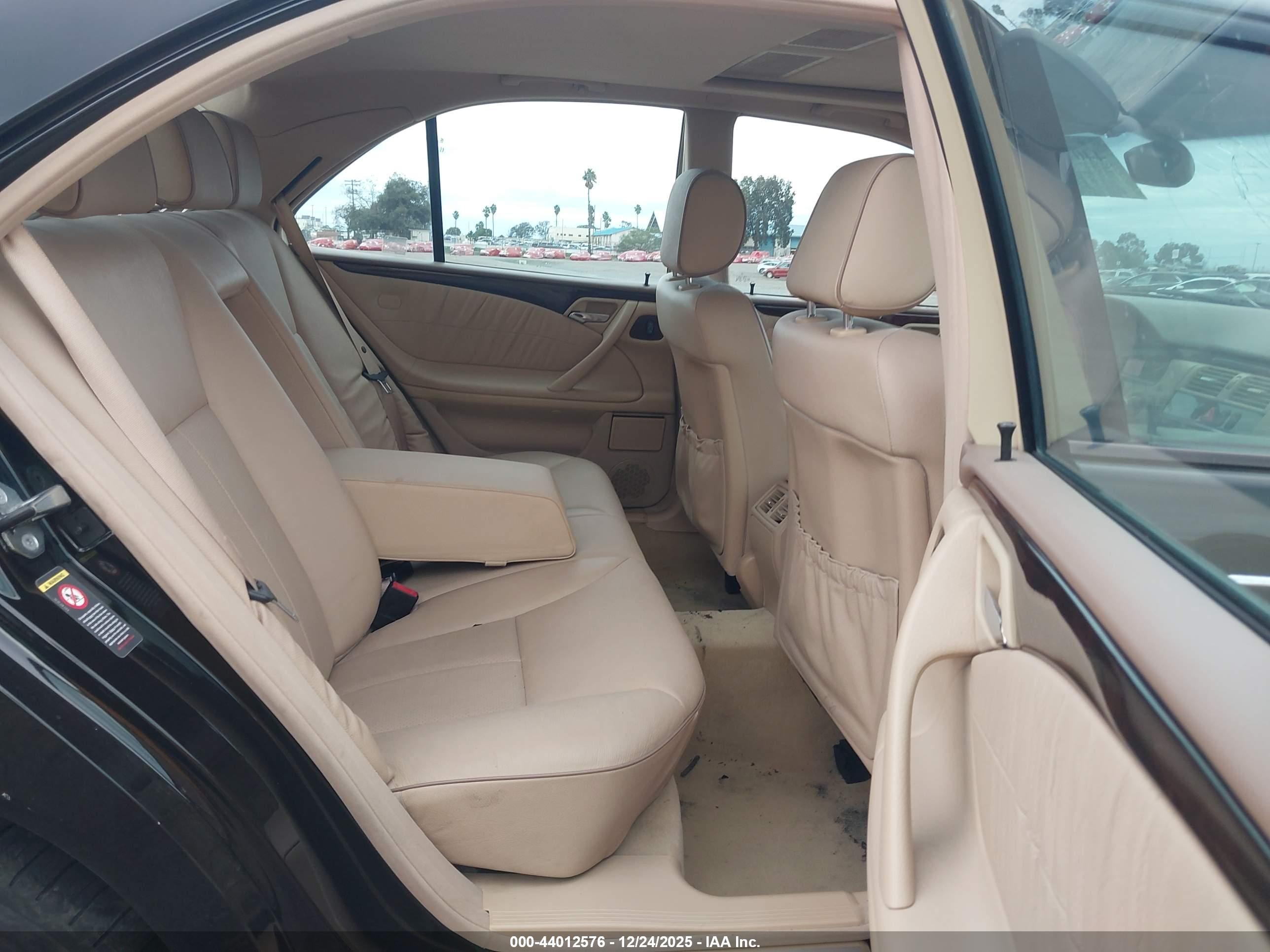 MERCEDES-BENZ E image 8