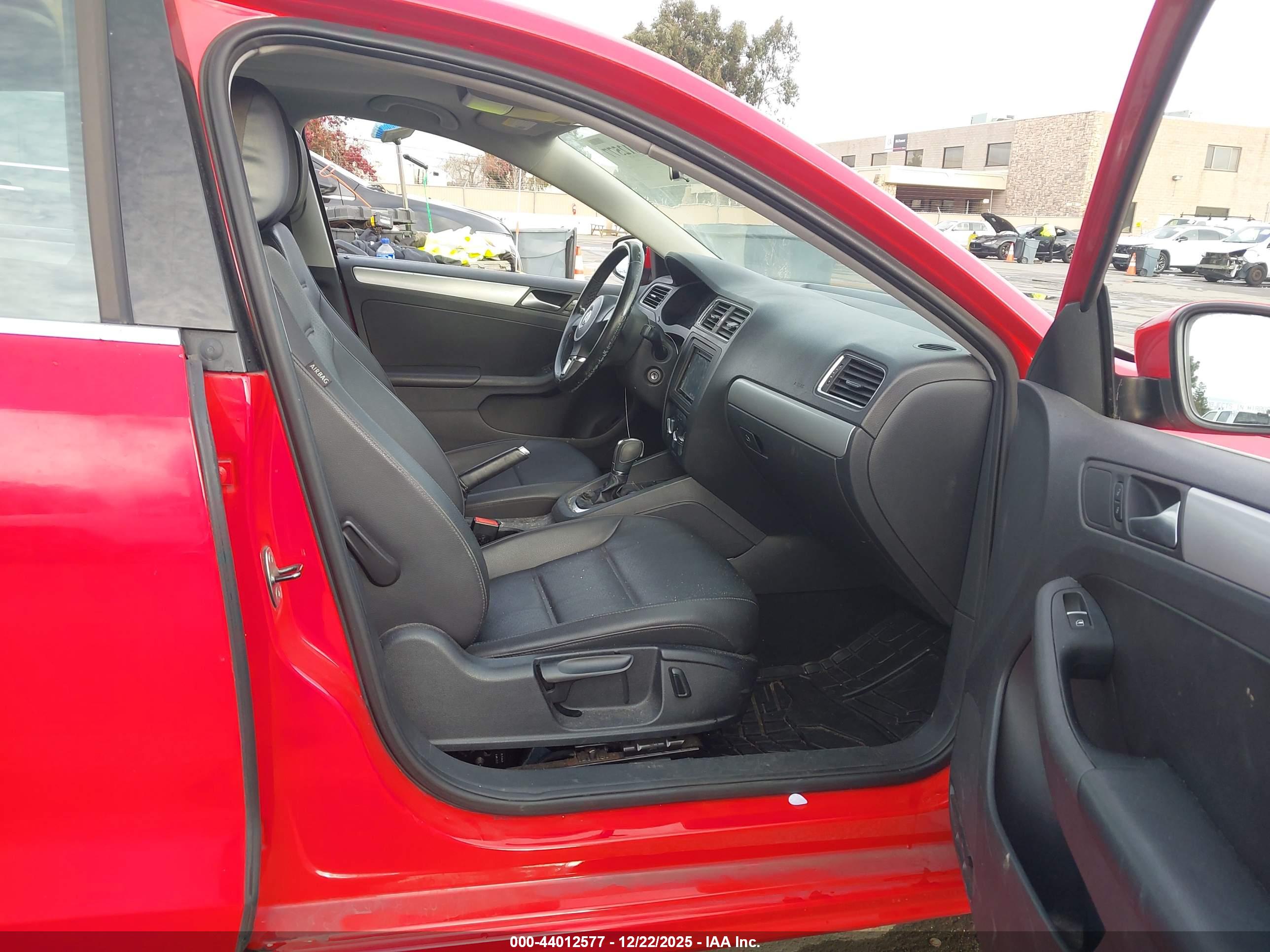 VOLKSWAGEN JETTA image 5
