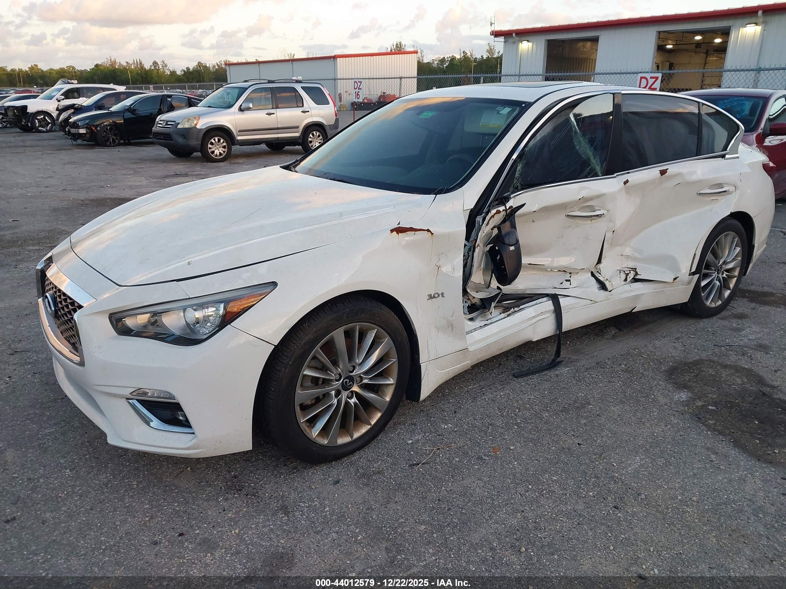 INFINITI Q50 image 2