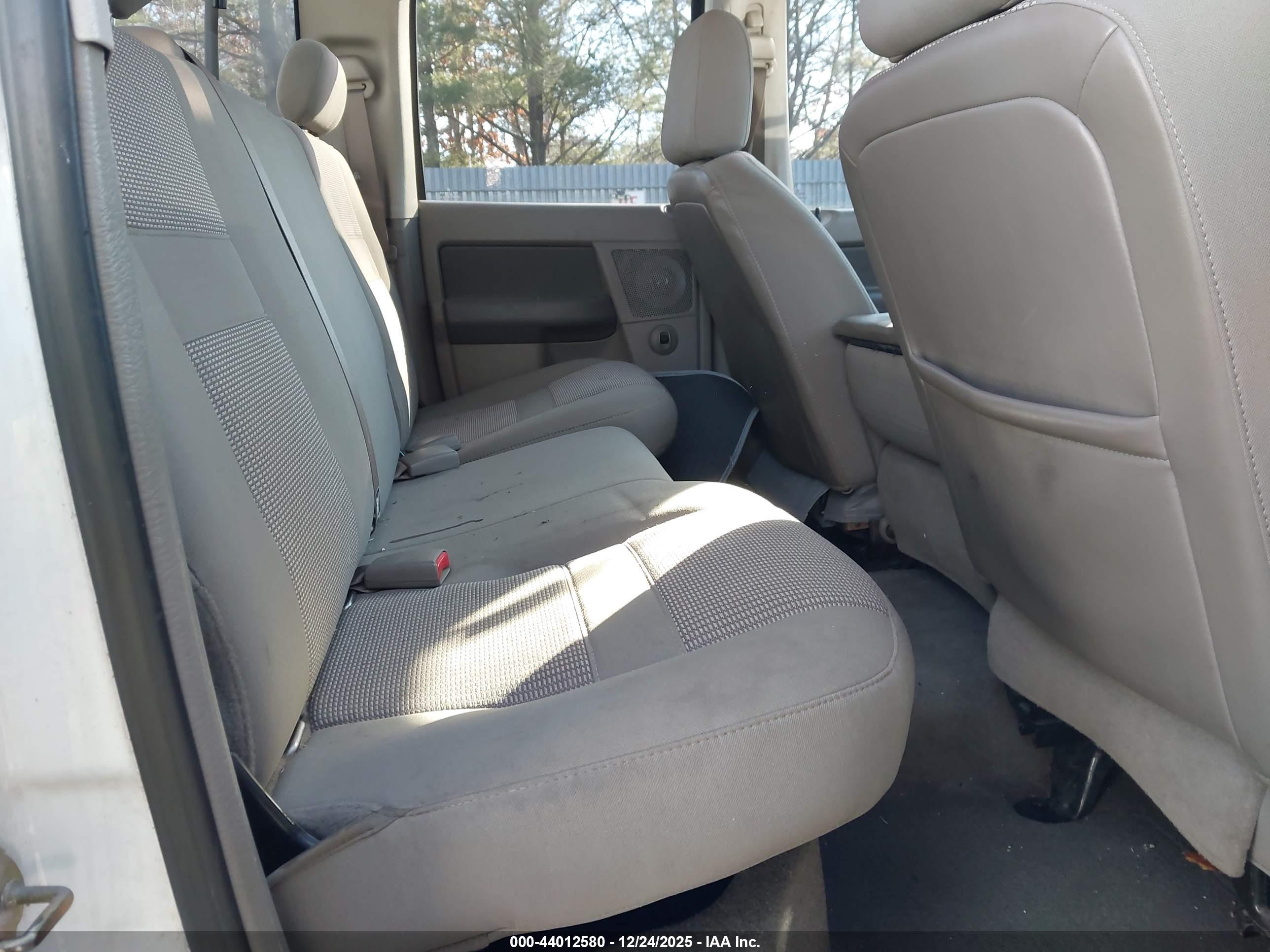 DODGE RAM image 8