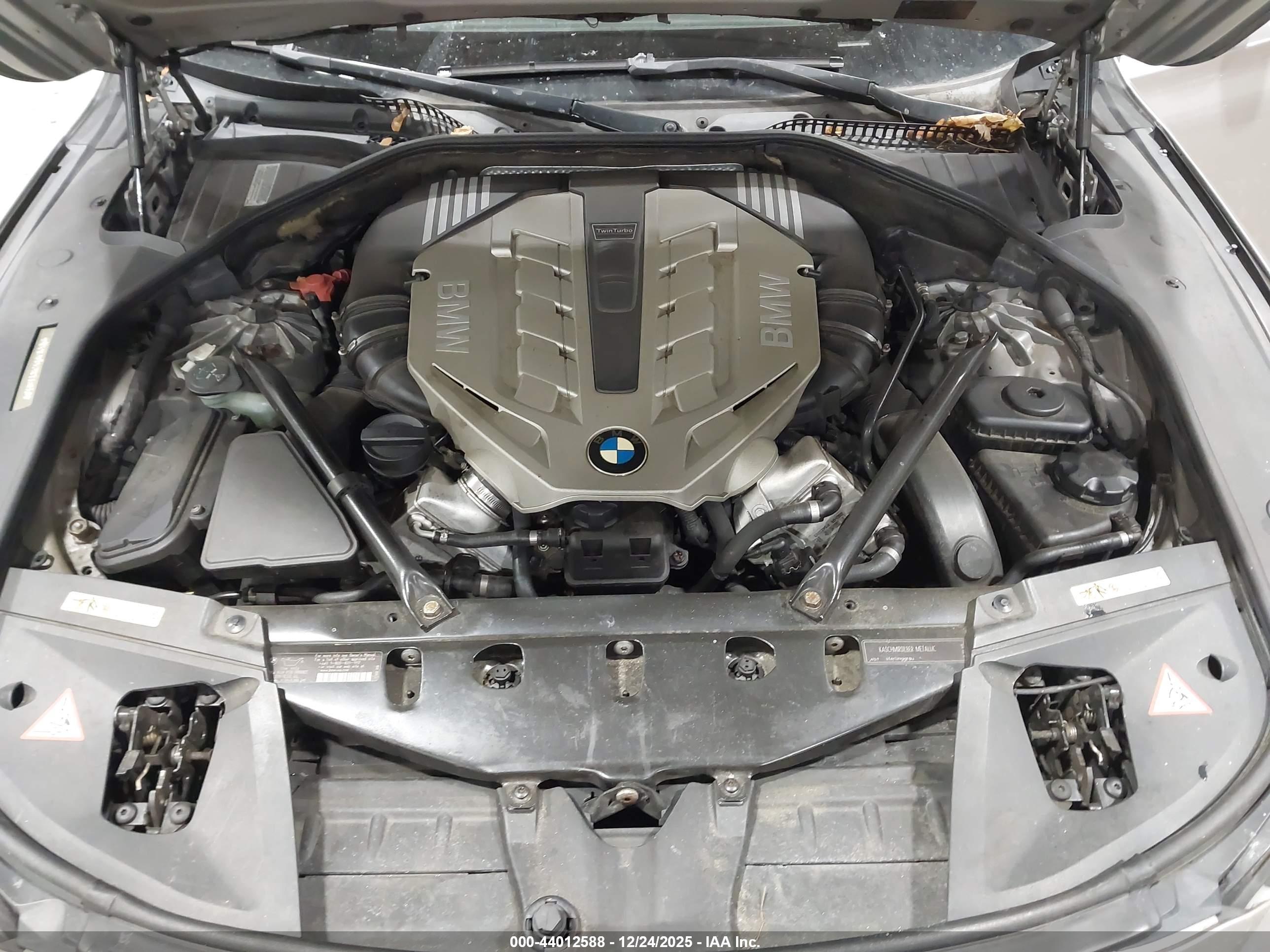 BMW 750I image 10
