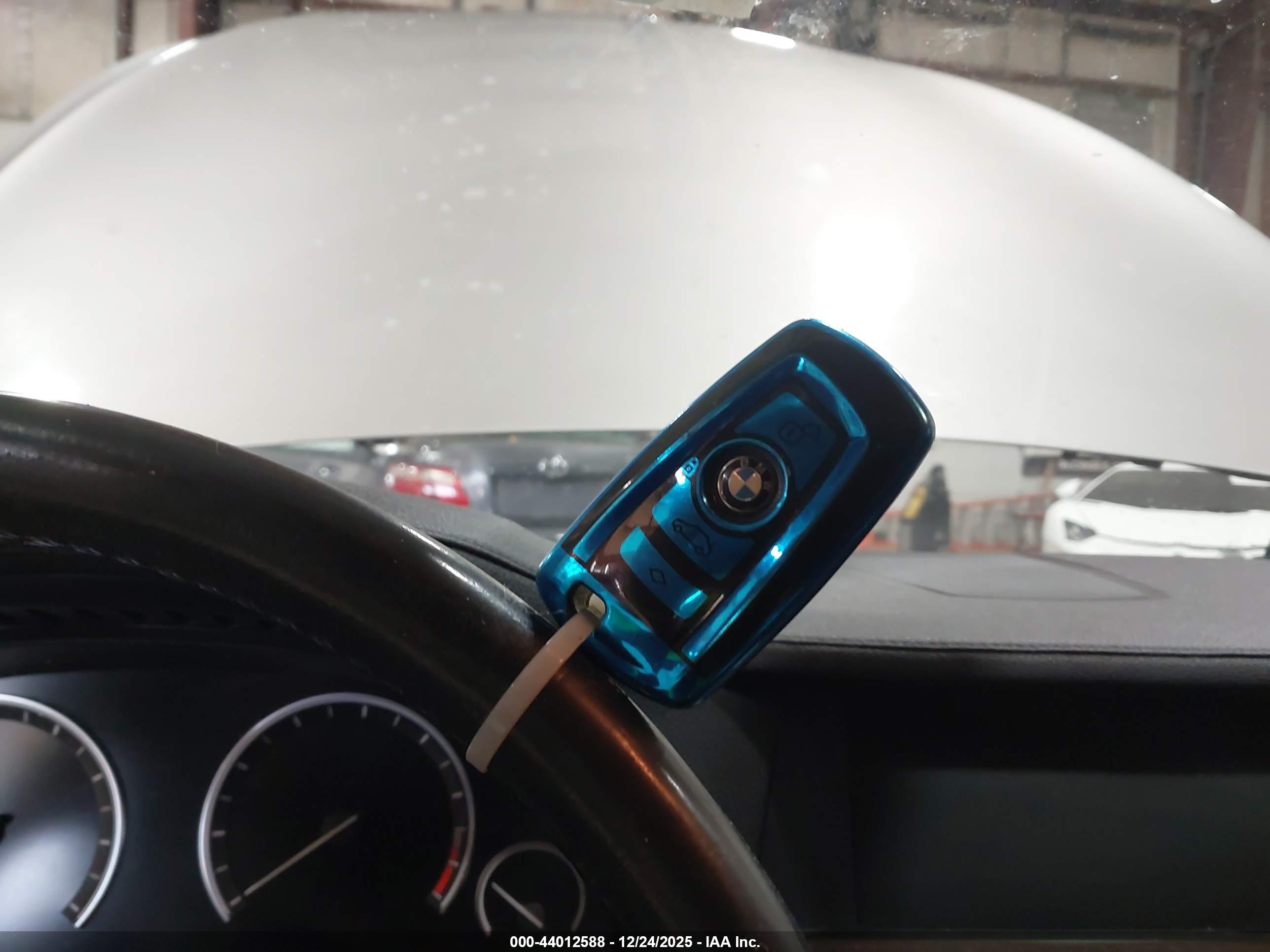 BMW 750I image 11