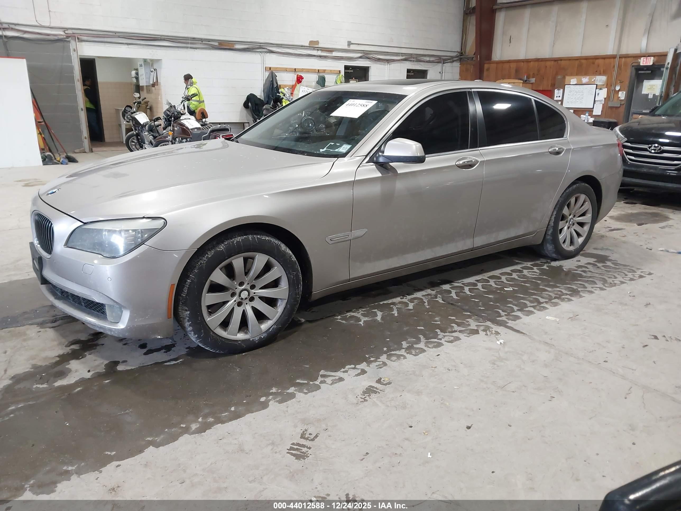 BMW 750I image 2