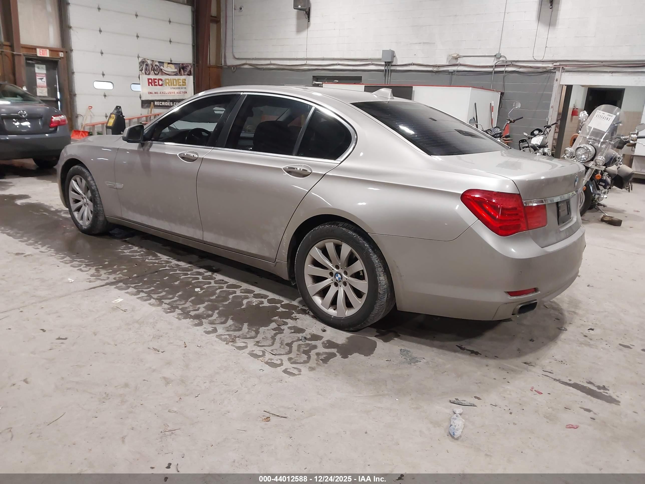 BMW 750I image 3