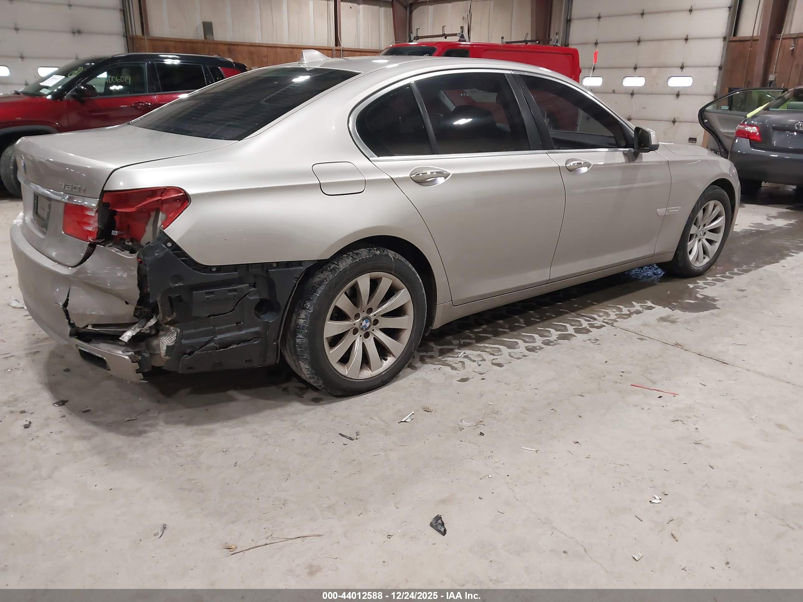 BMW 750I image 4