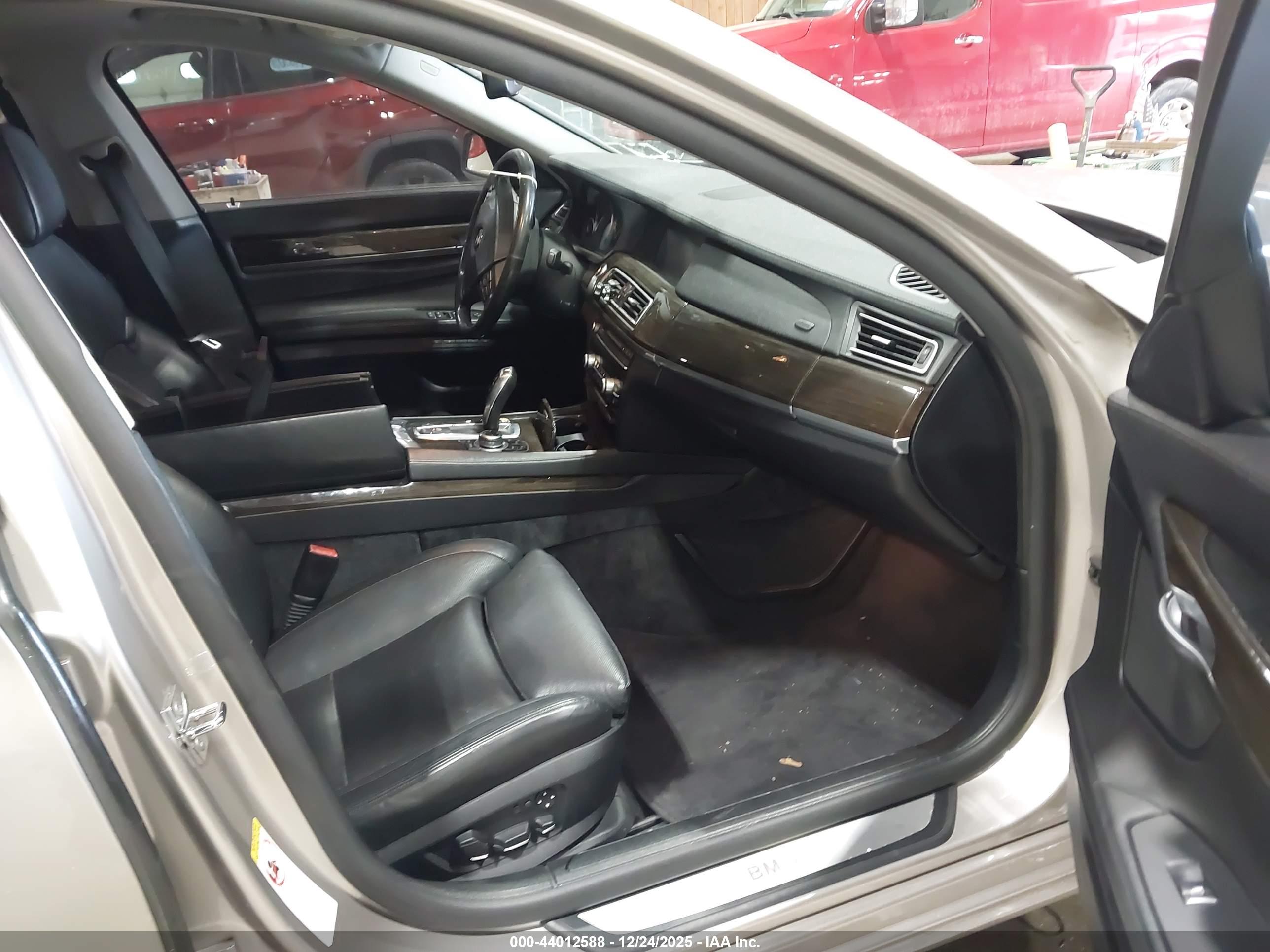 BMW 750I image 5