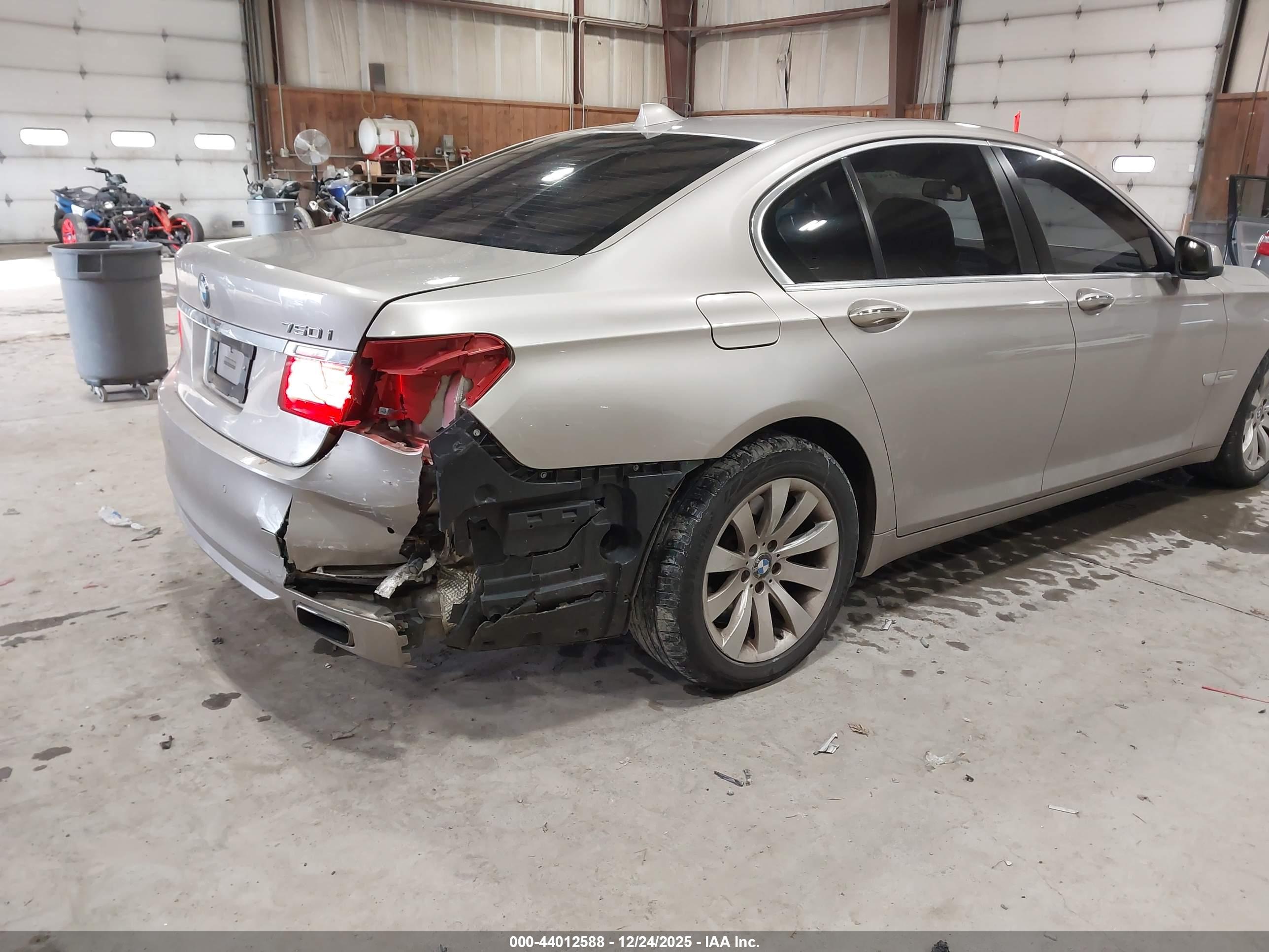 BMW 750I image 6