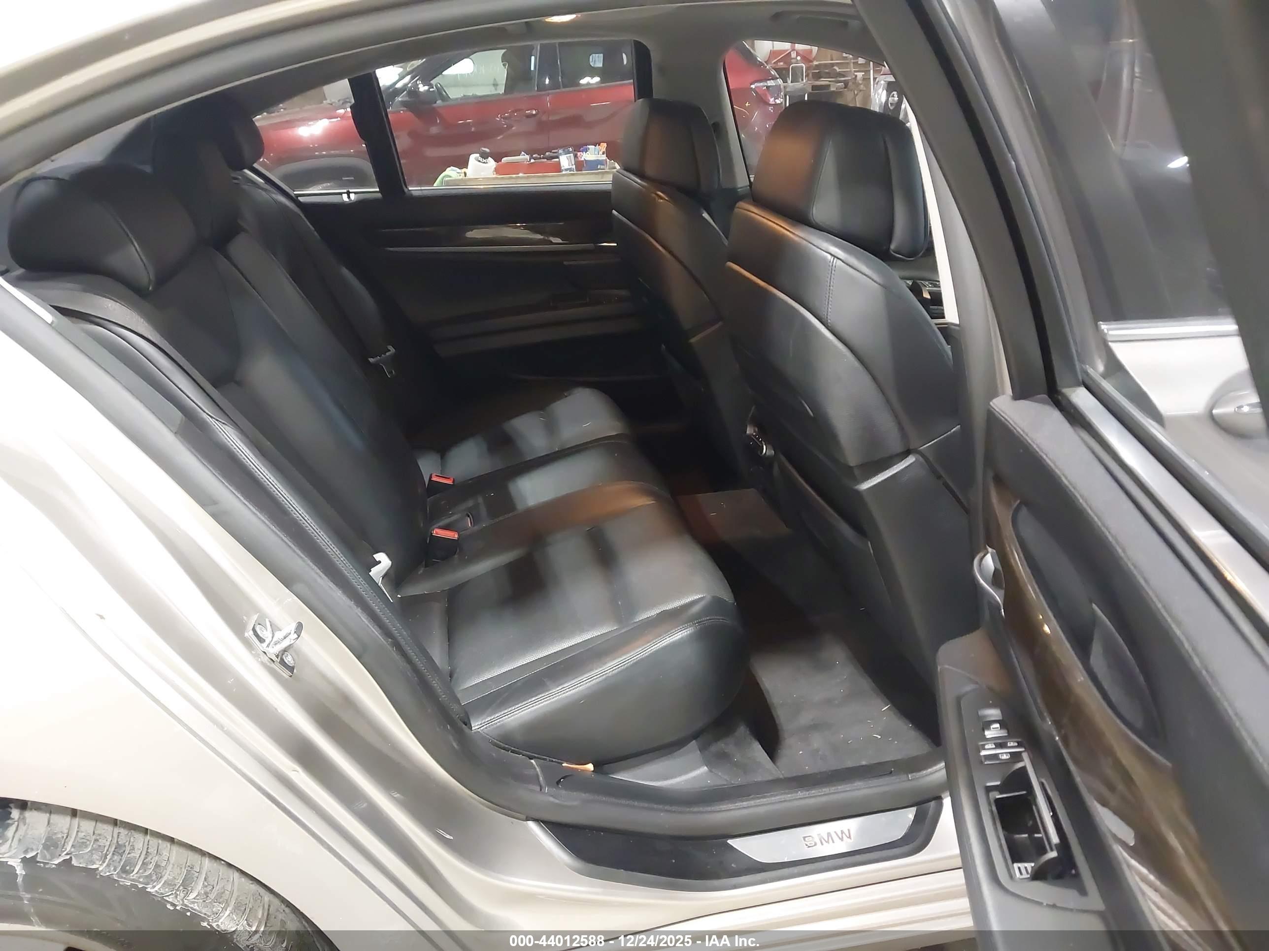 BMW 750I image 8