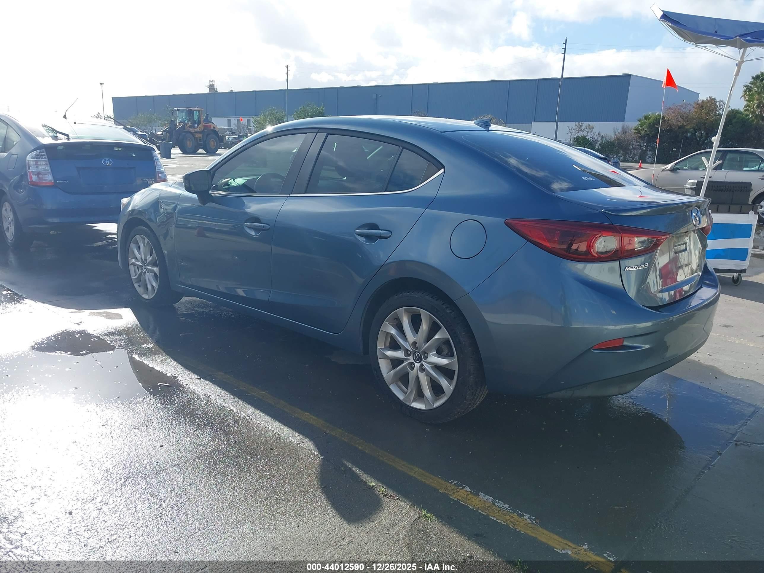 MAZDA MAZDA3 image 3