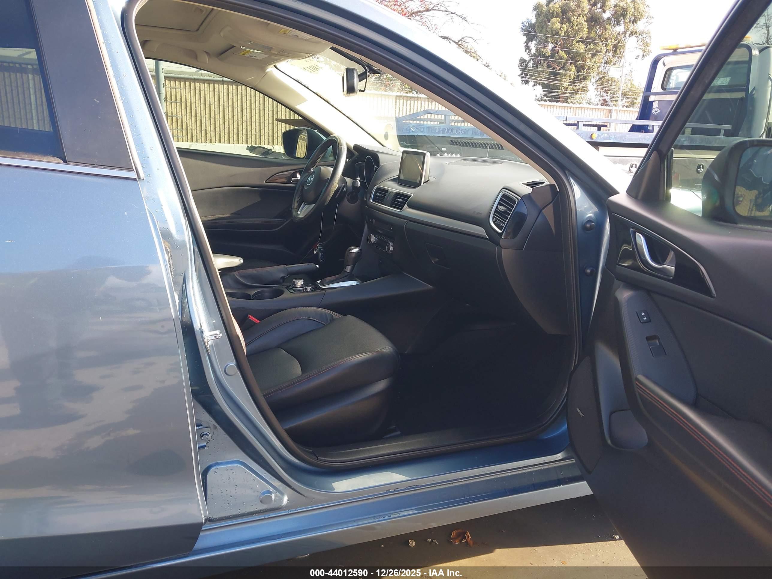 MAZDA MAZDA3 image 5