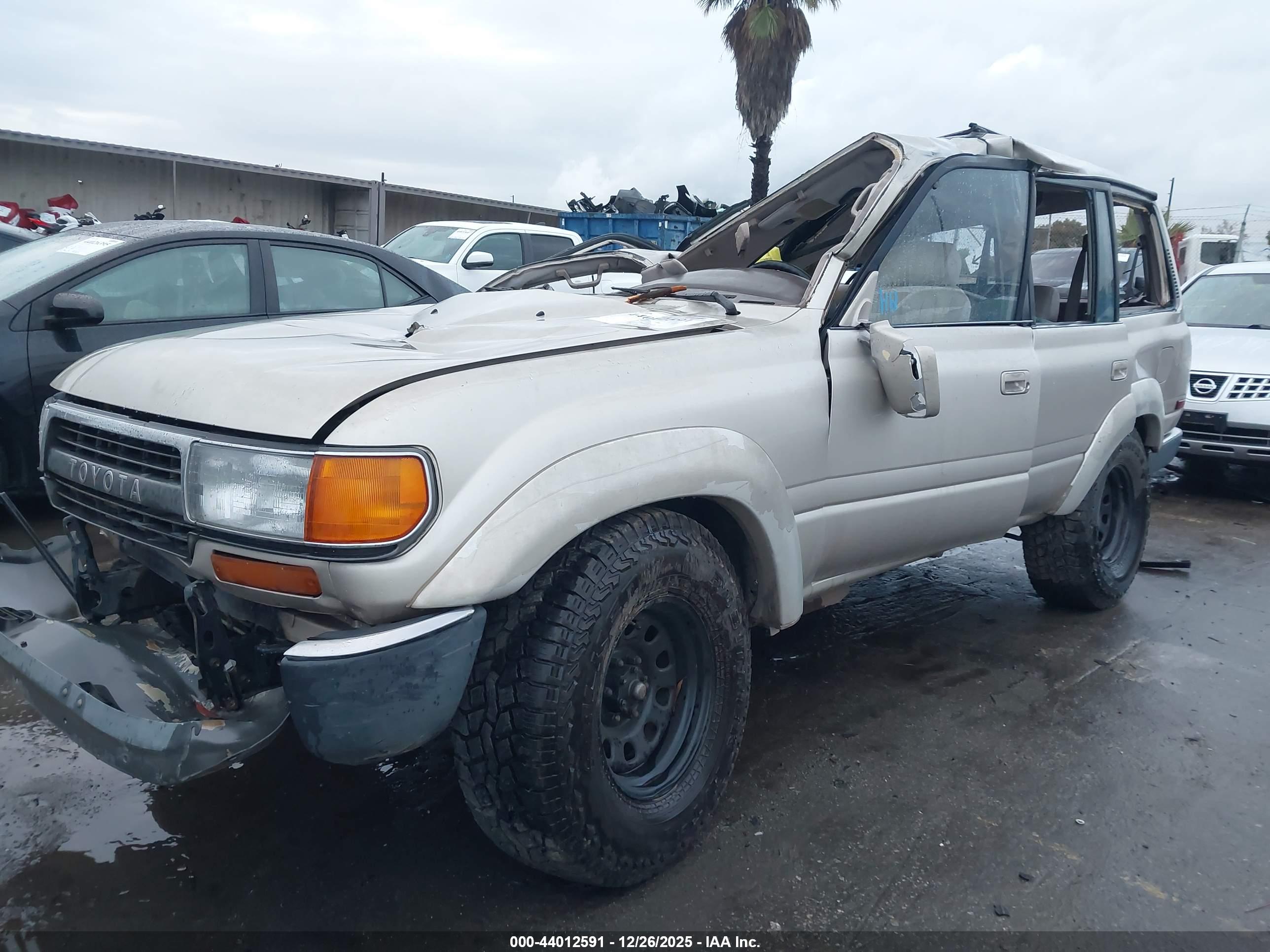 TOYOTA LAND image 2