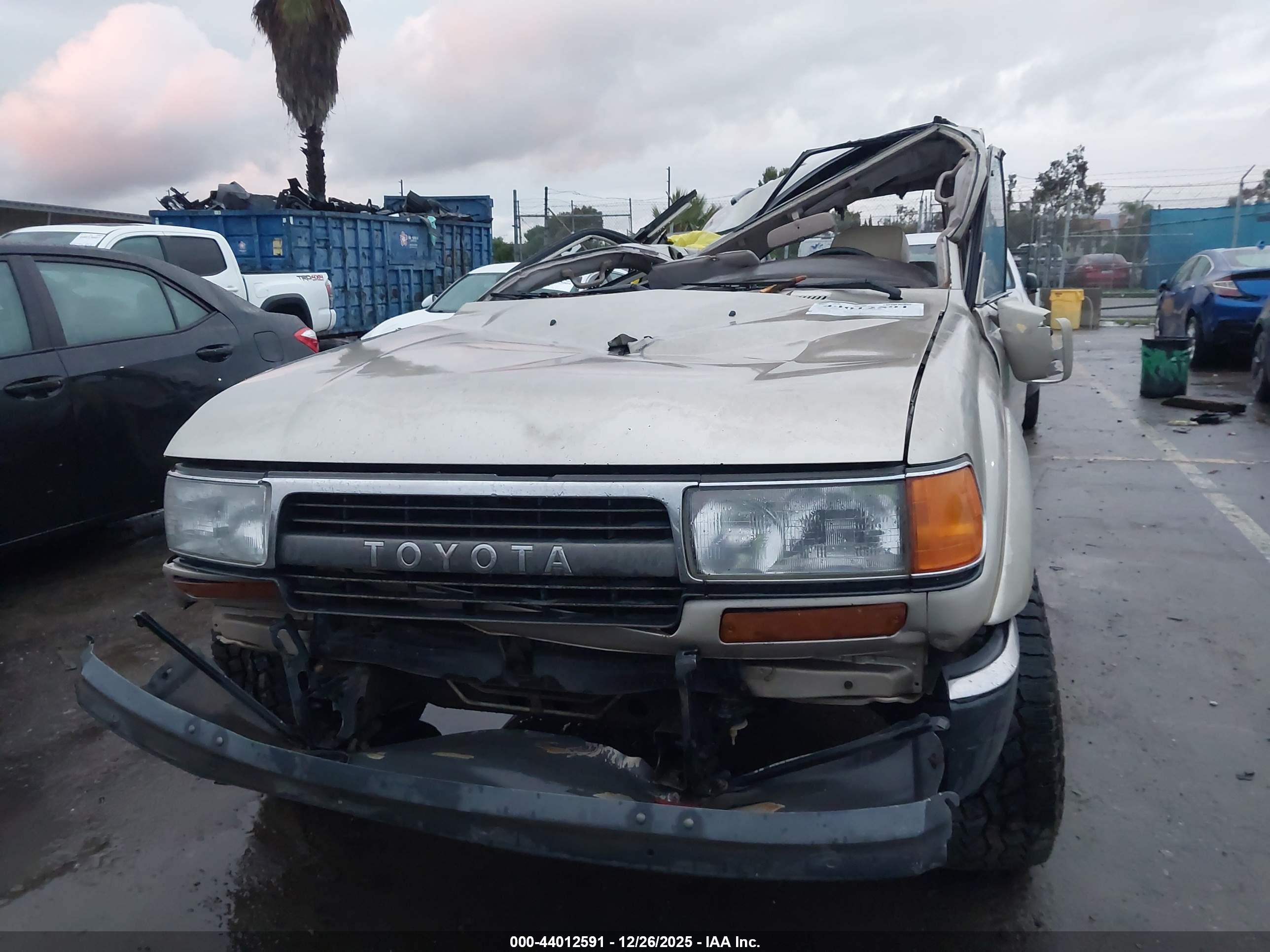 TOYOTA LAND image 6