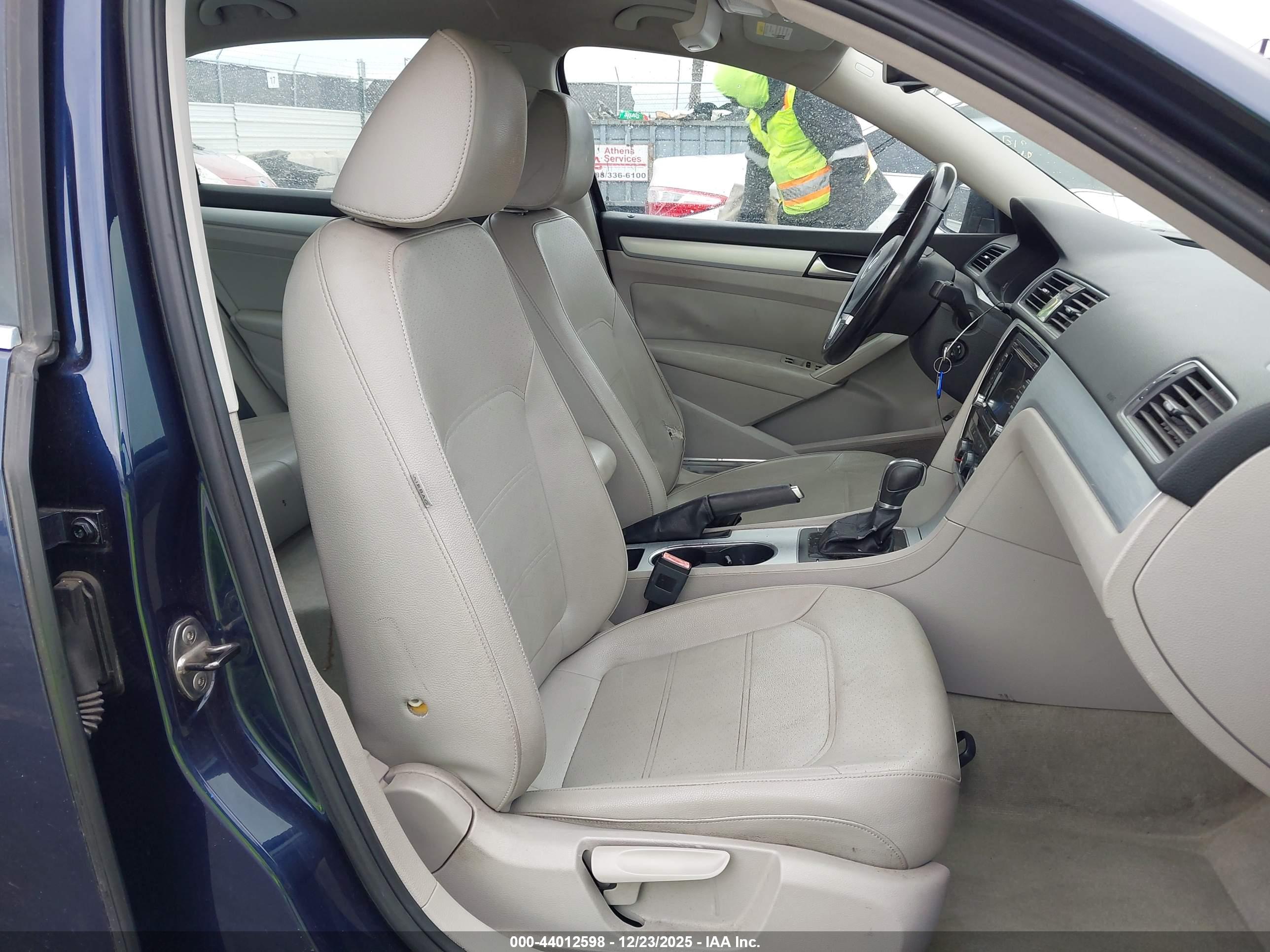 VOLKSWAGEN PASSAT image 5