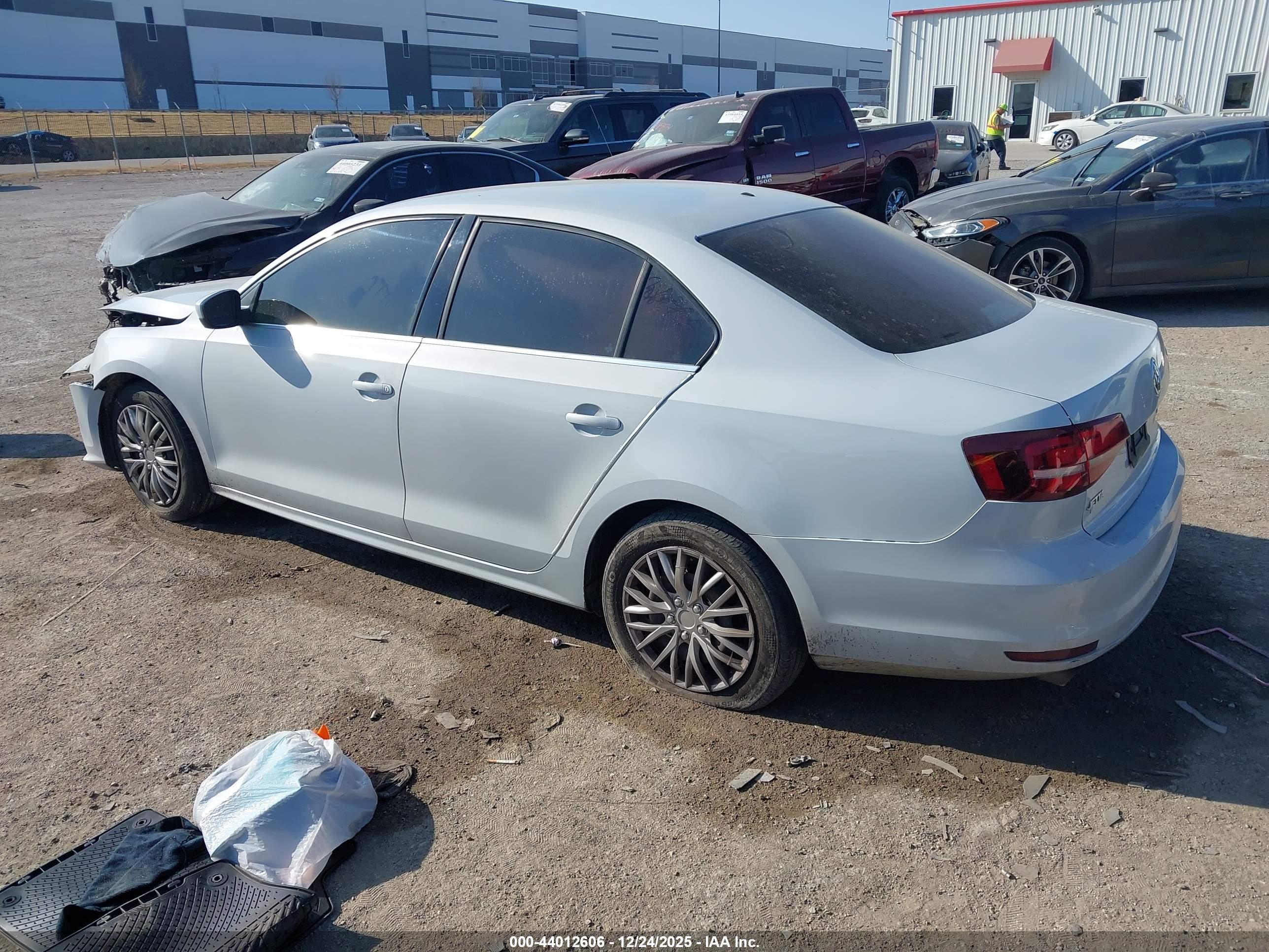 VOLKSWAGEN JETTA image 3