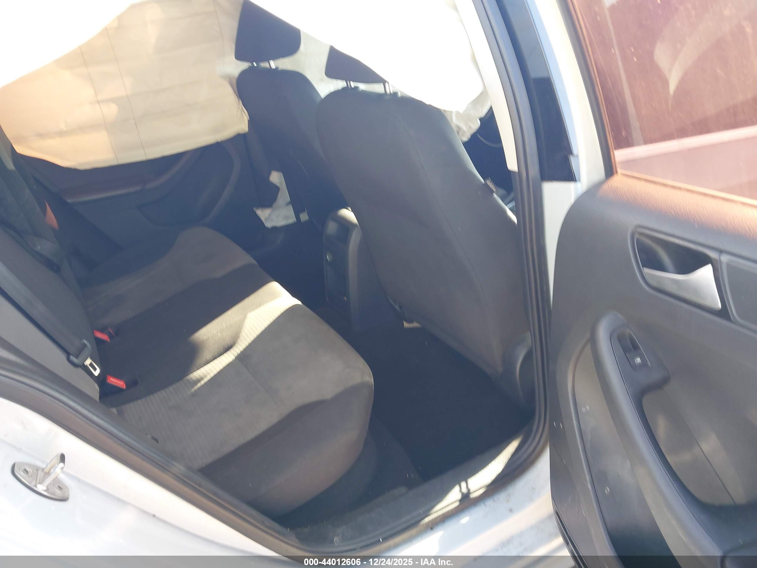 VOLKSWAGEN JETTA image 8
