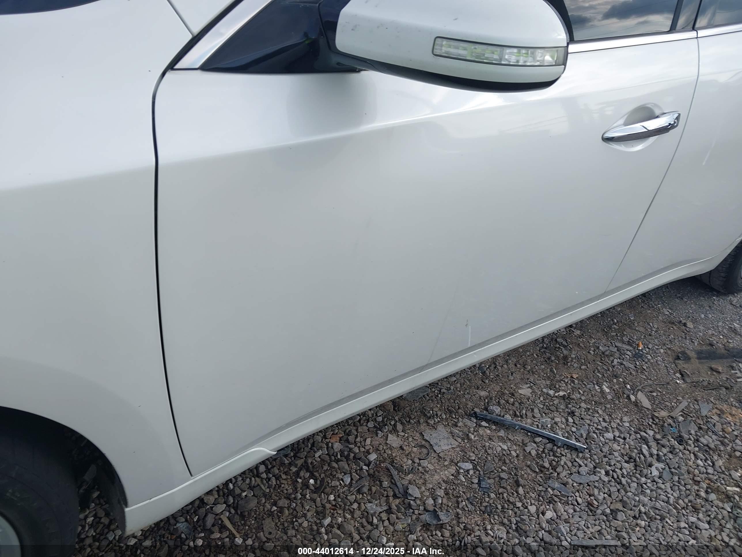 NISSAN MAXIMA image 6