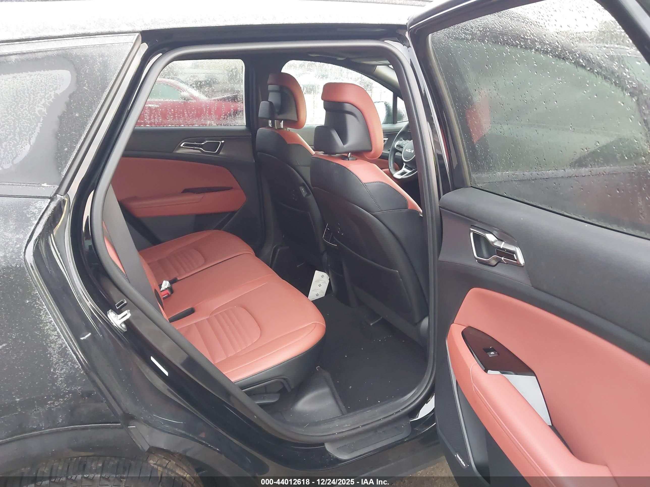 KIA SPORTAGE image 8