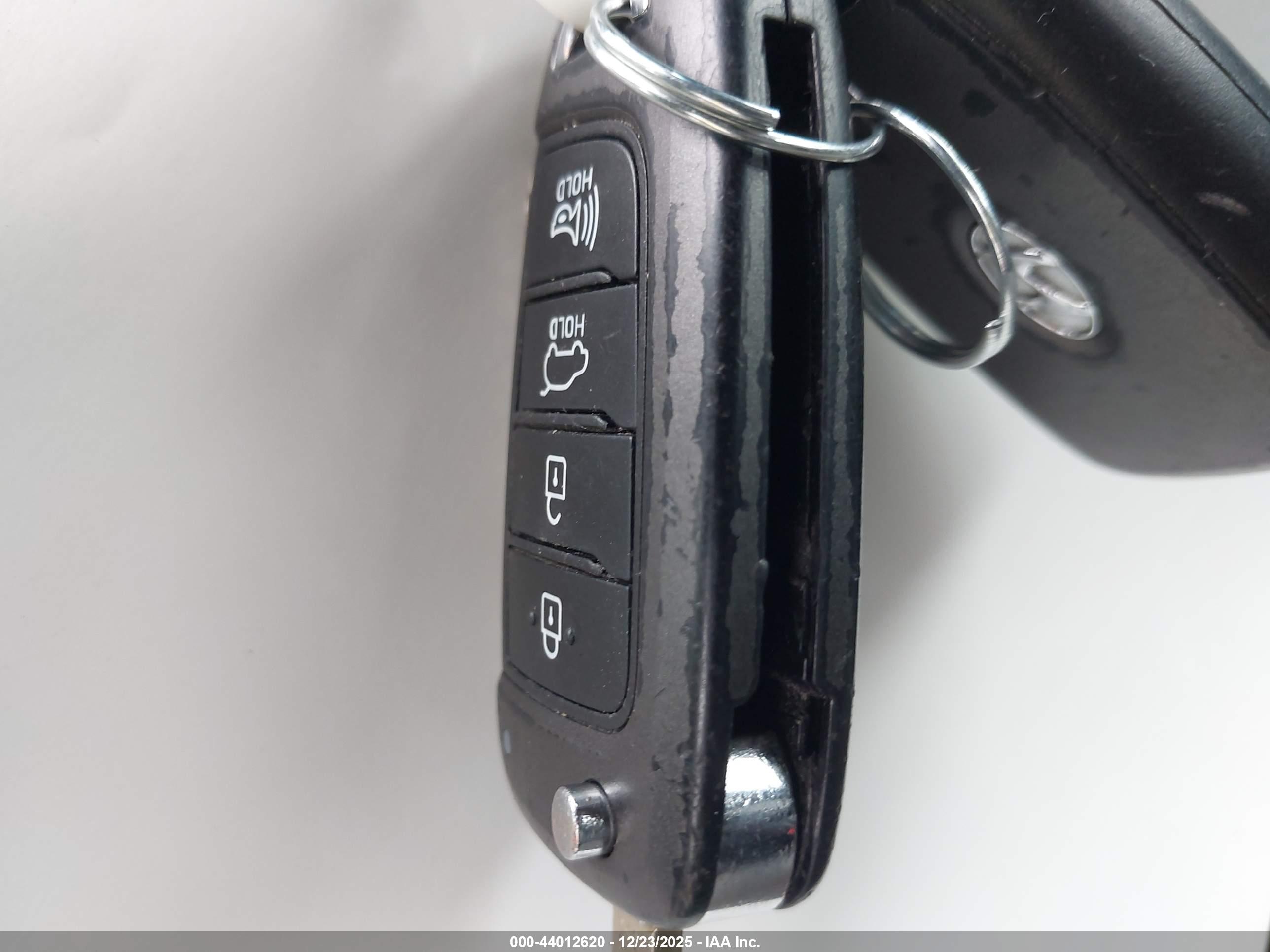 HYUNDAI KONA image 11