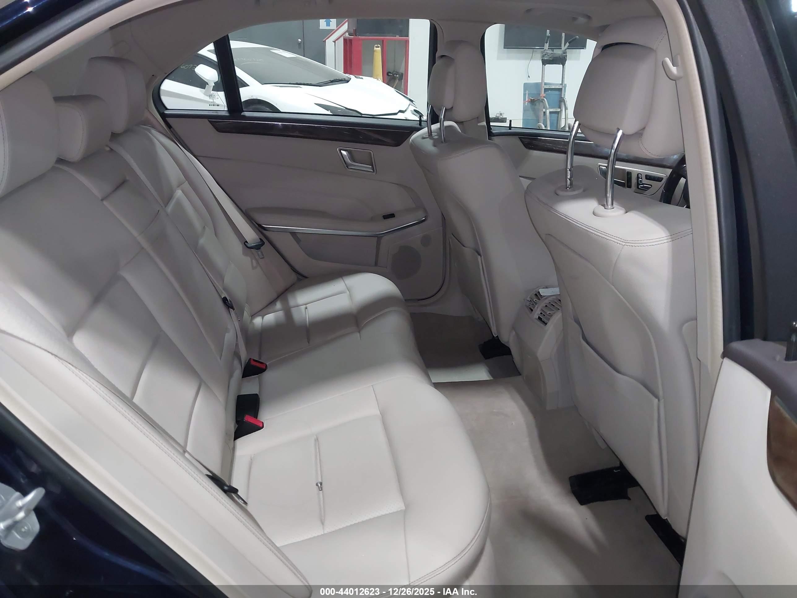 MERCEDES-BENZ E image 8