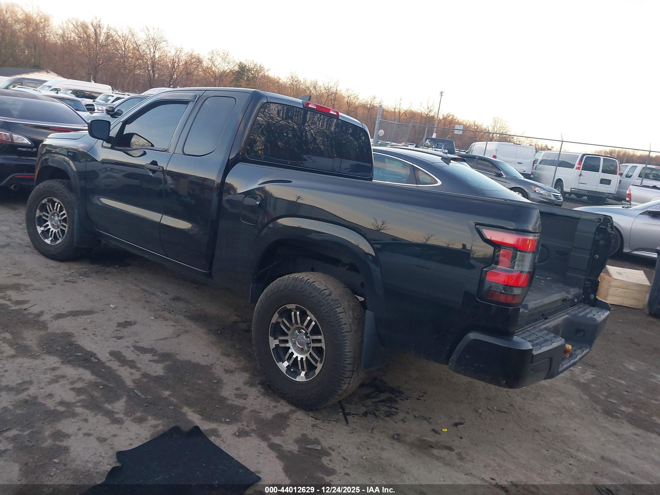 NISSAN FRONTIER image 3