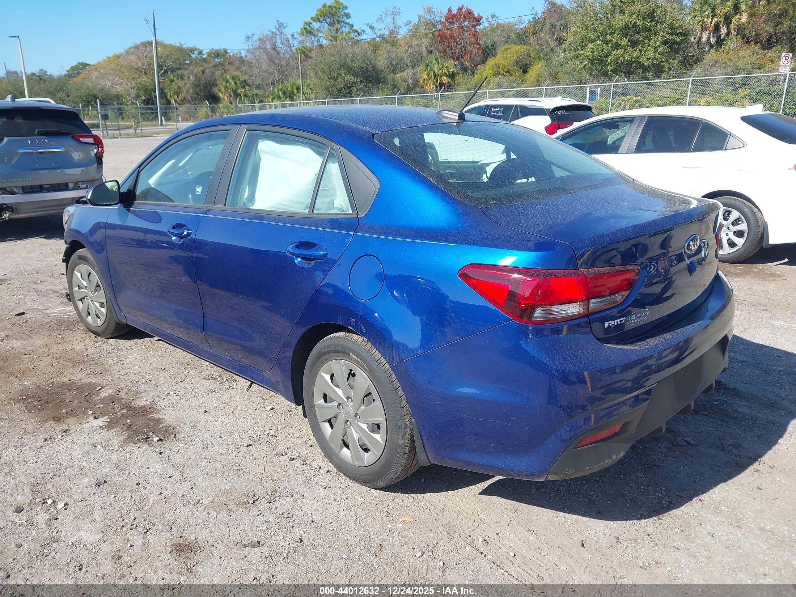 KIA RIO image 3