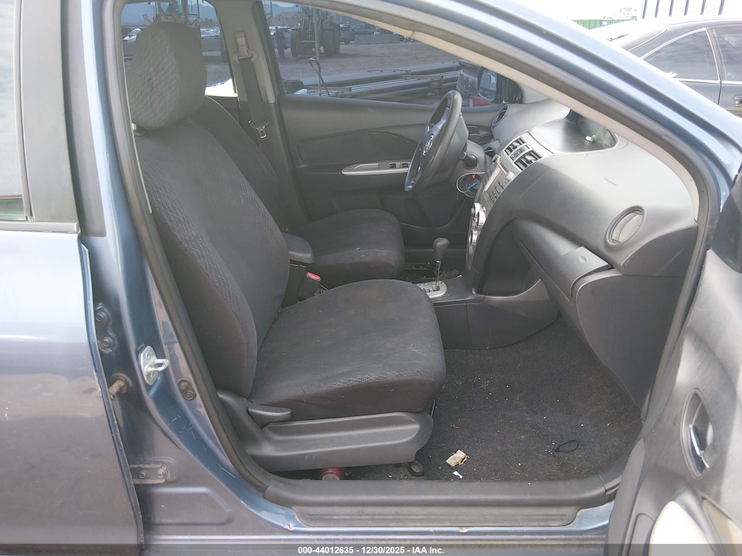 TOYOTA YARIS image 5