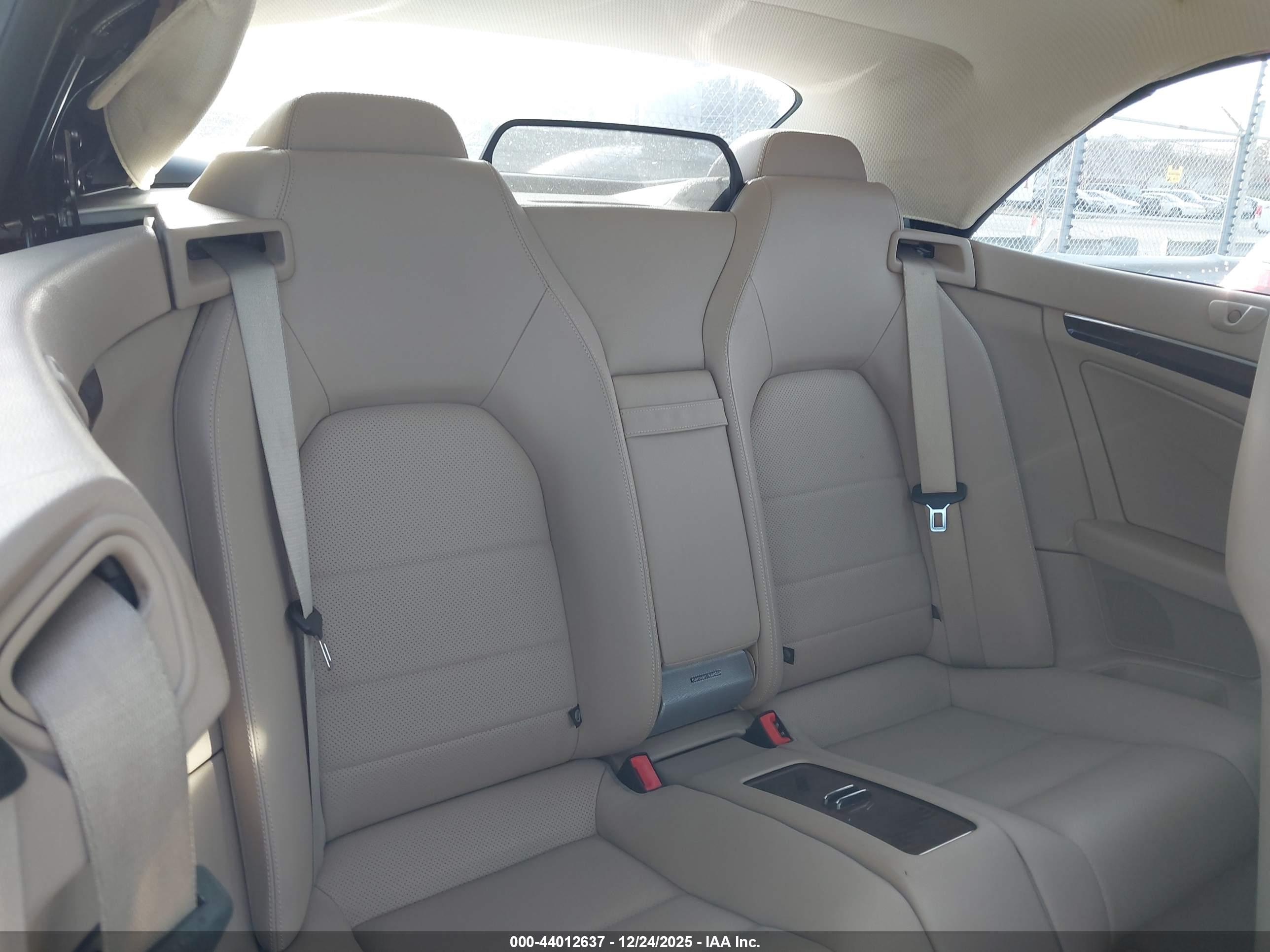 MERCEDES-BENZ E image 8