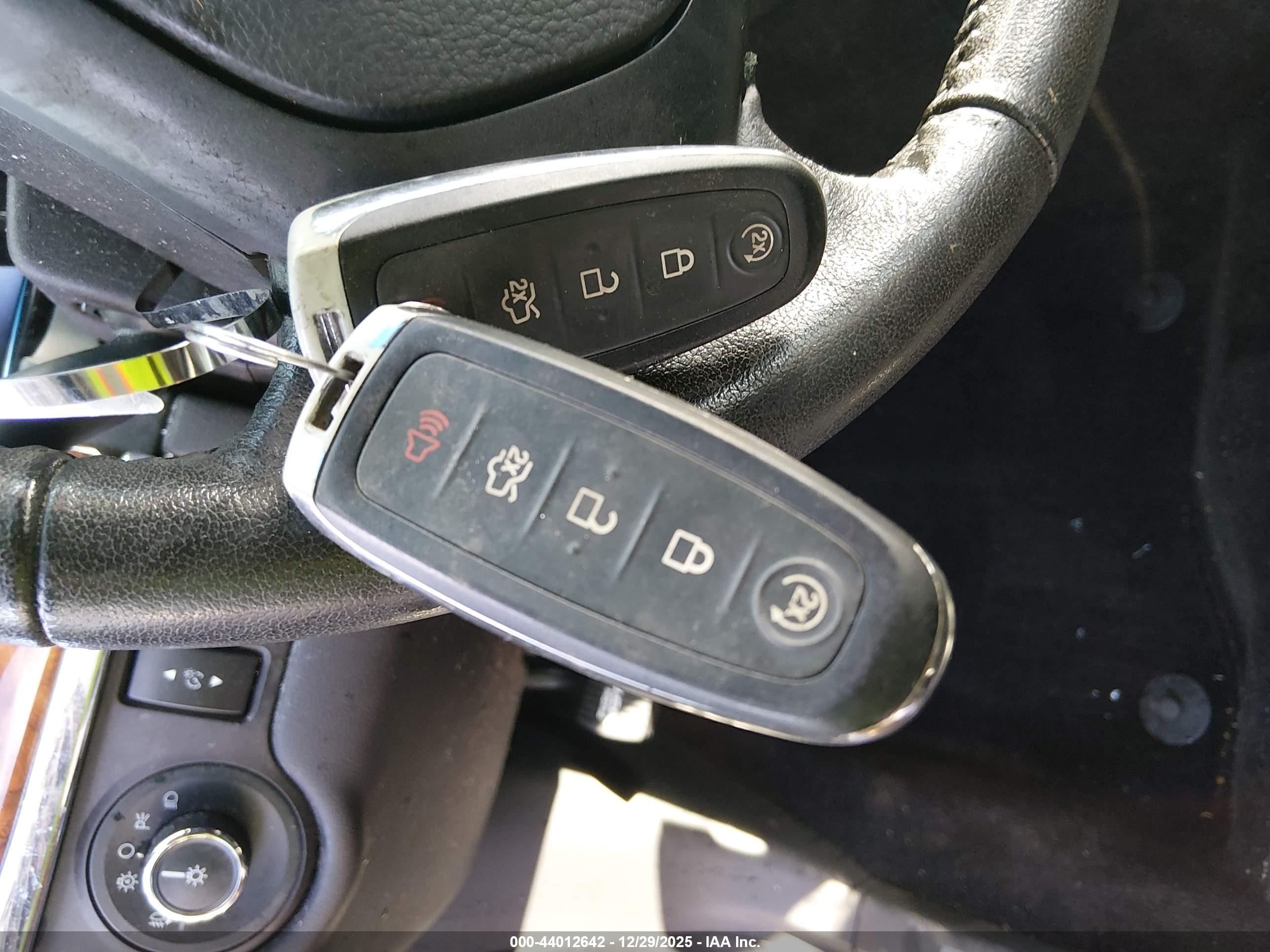 LINCOLN MKS image 11