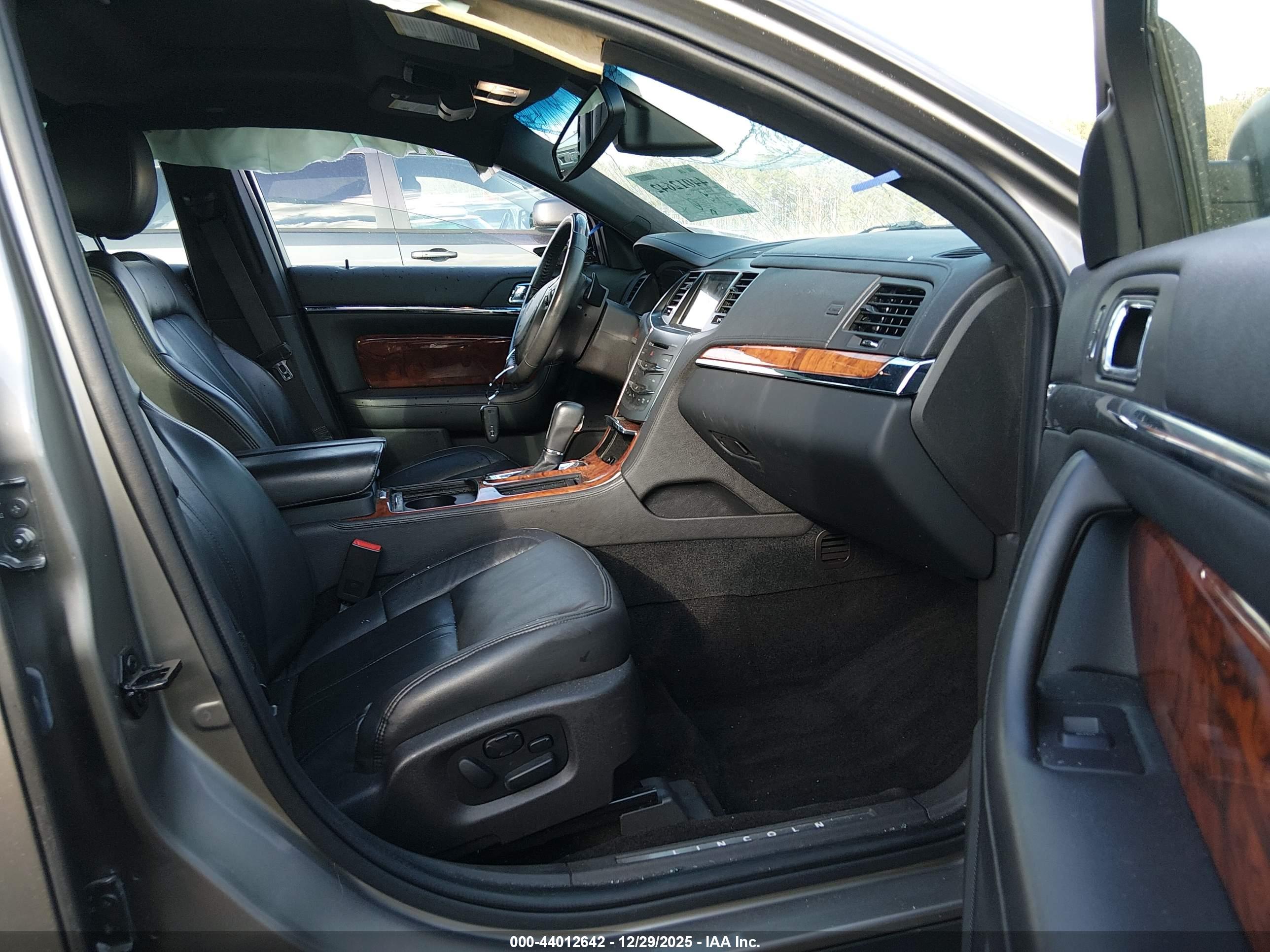 LINCOLN MKS image 5