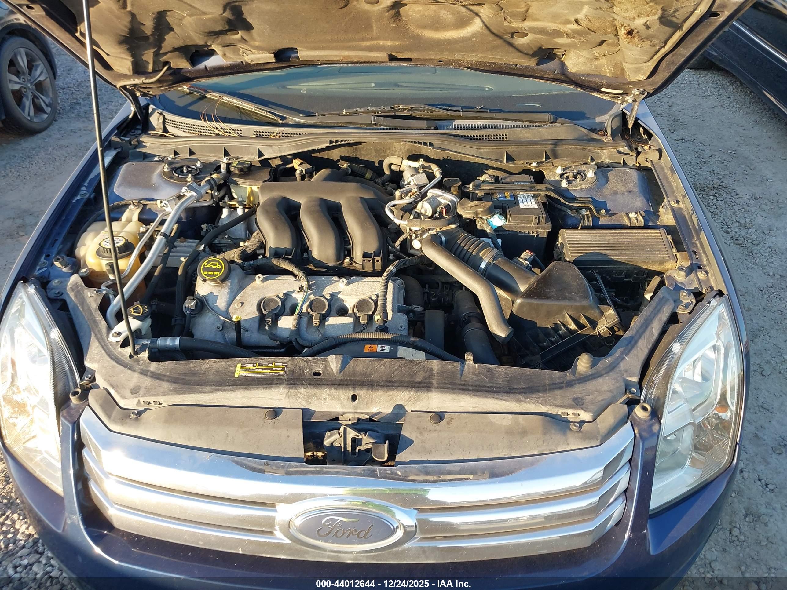 FORD FUSION image 10